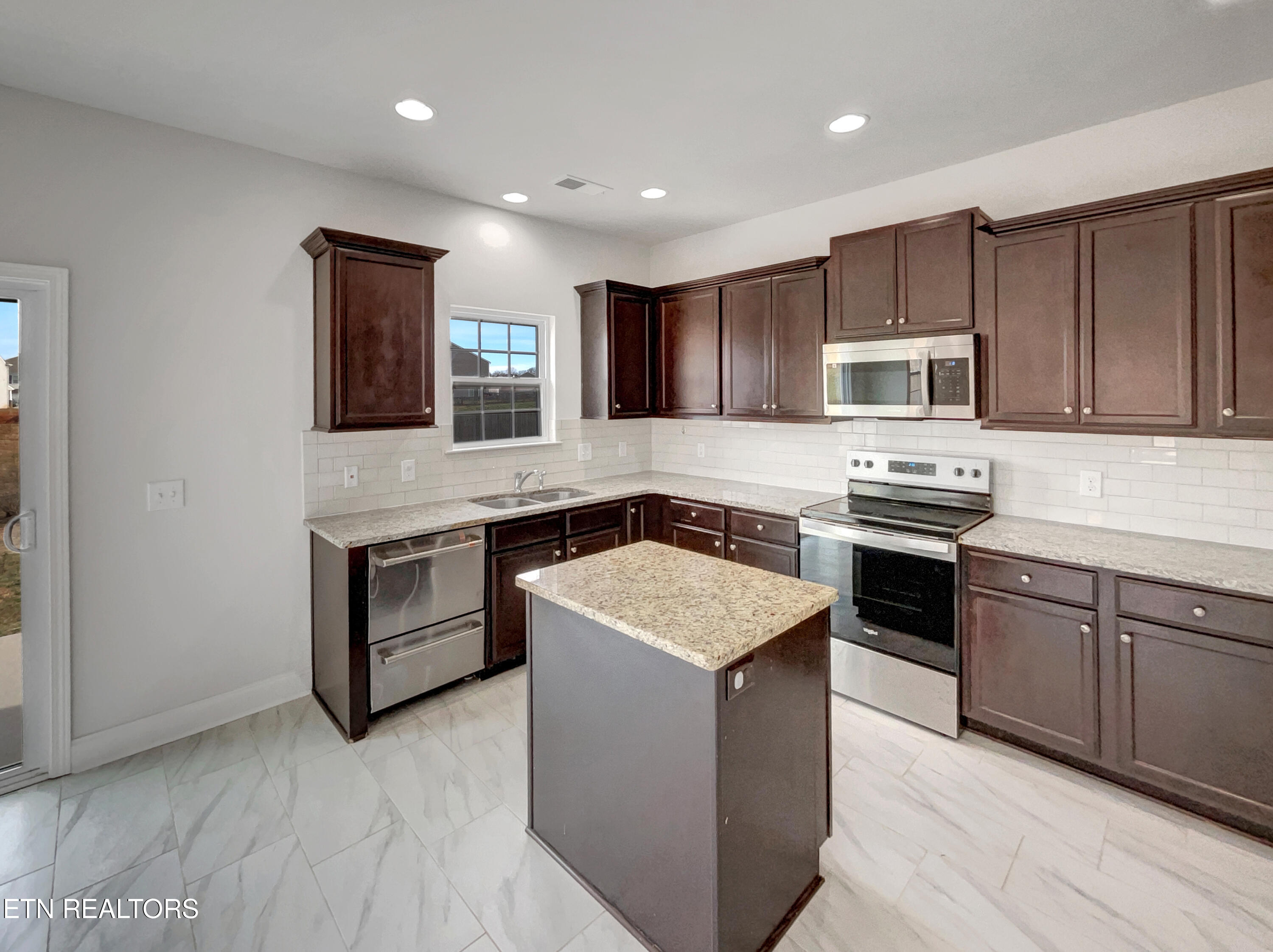 172 Mandy Lane Lenoir City TN 37772