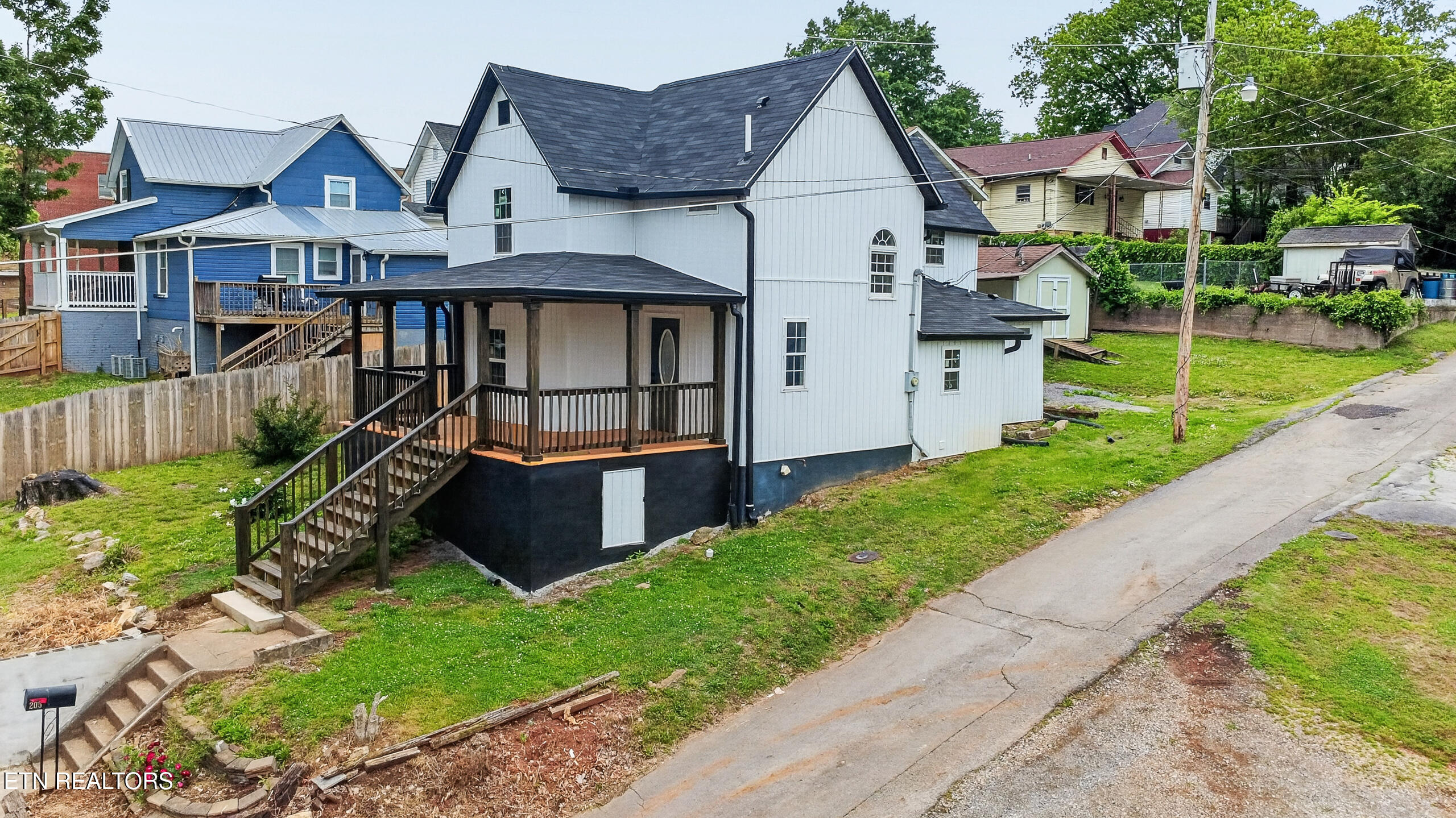 205 E 1st Avenue Lenoir City TN 37771