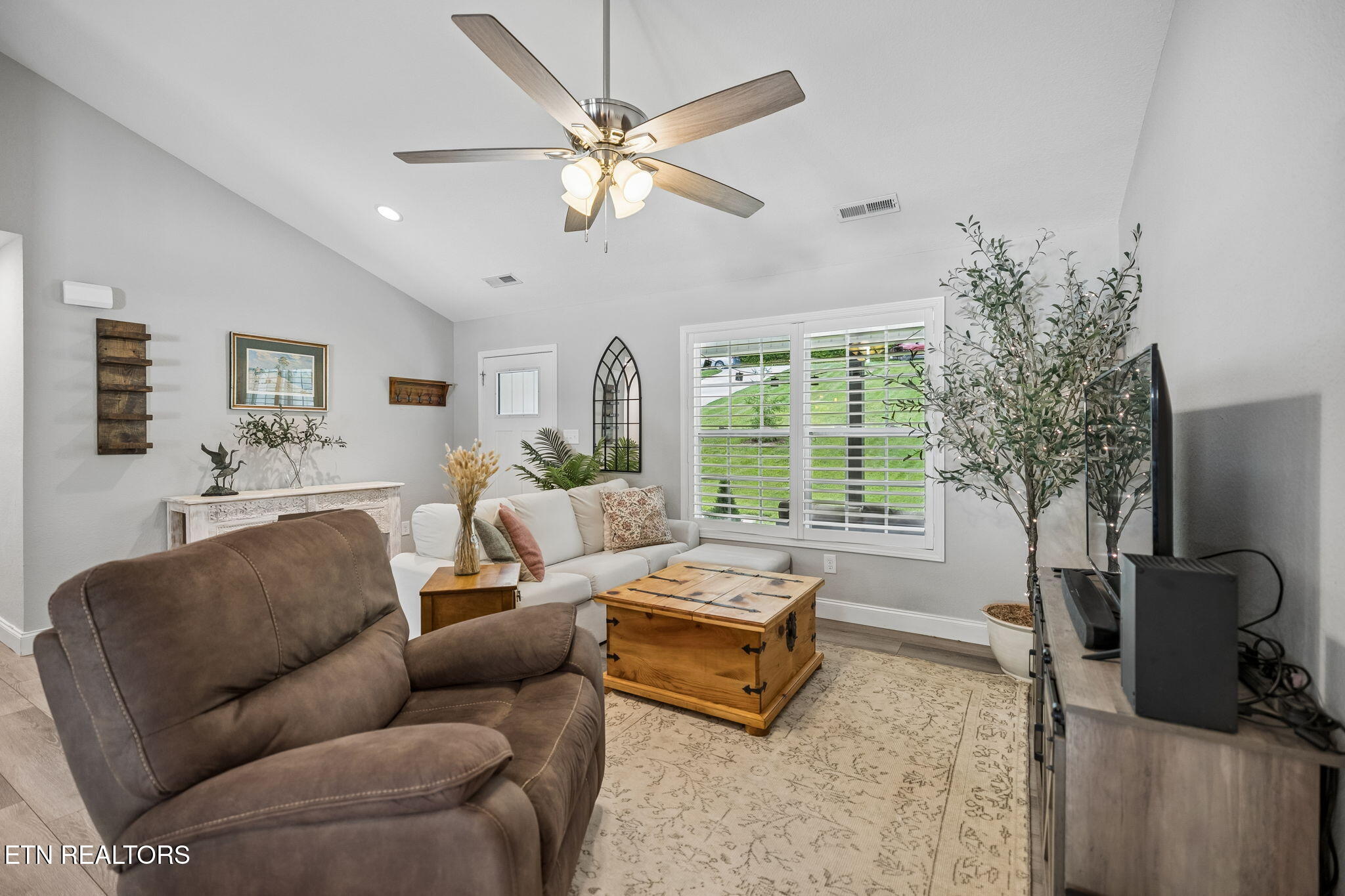 120 Breezewood Circle Clinton TN 37716