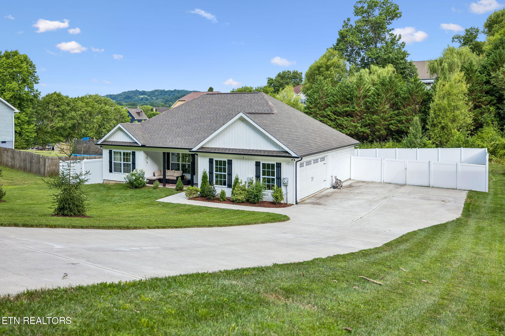 120 Breezewood Circle Clinton TN 37716