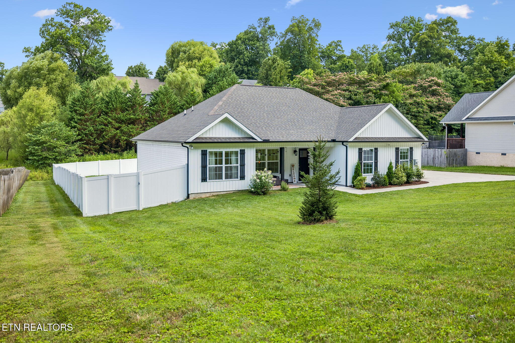120 Breezewood Circle Clinton TN 37716