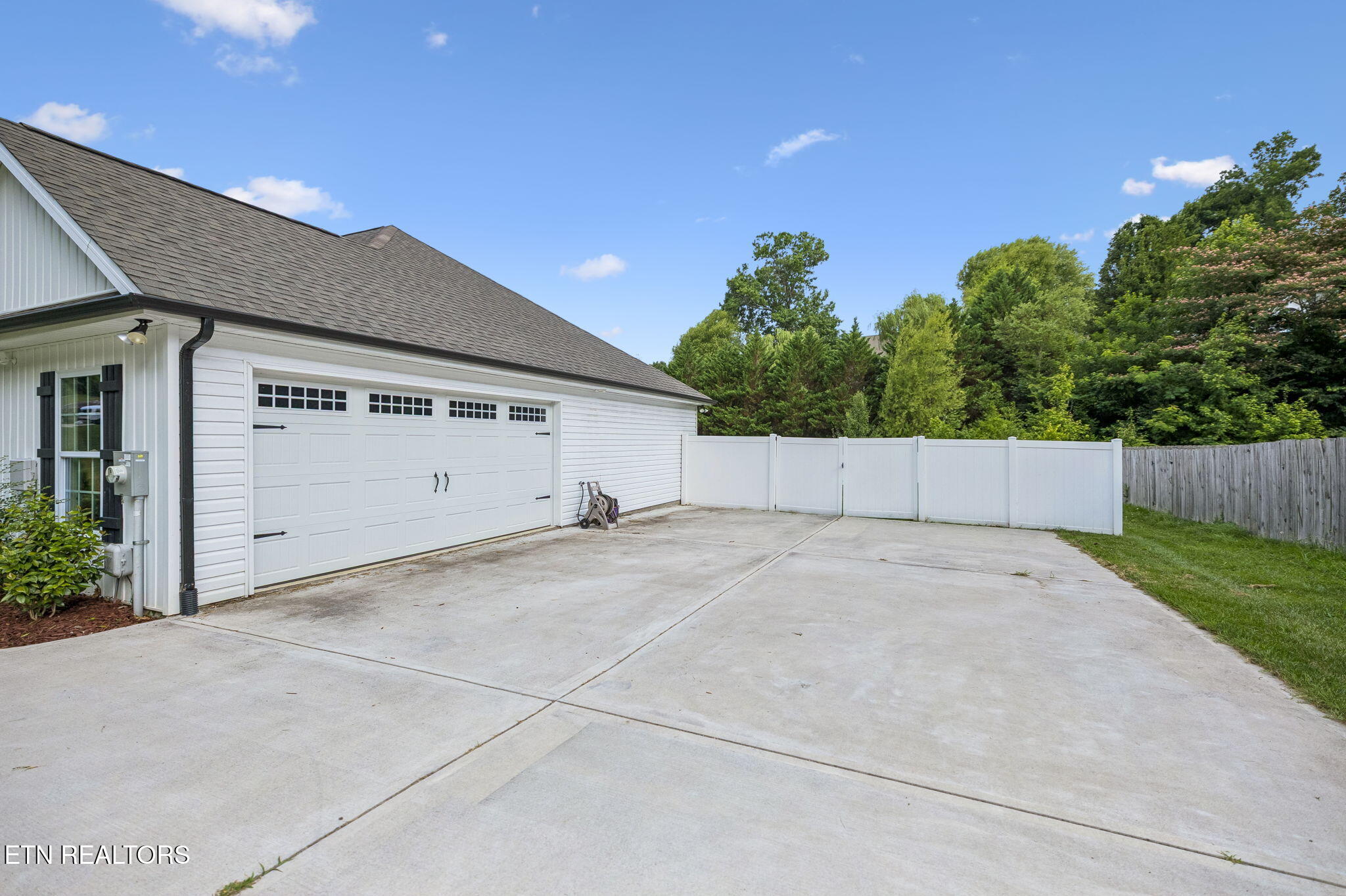 120 Breezewood Circle Clinton TN 37716