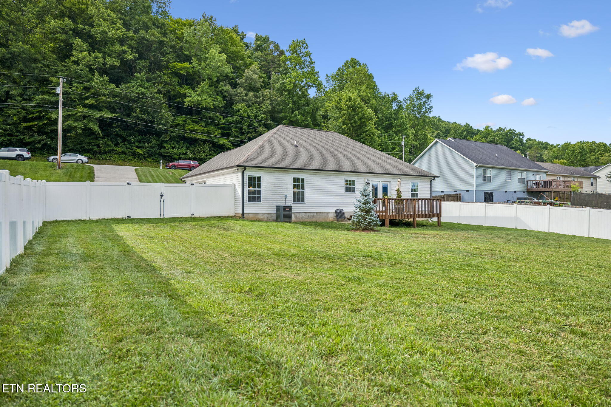 120 Breezewood Circle Clinton TN 37716