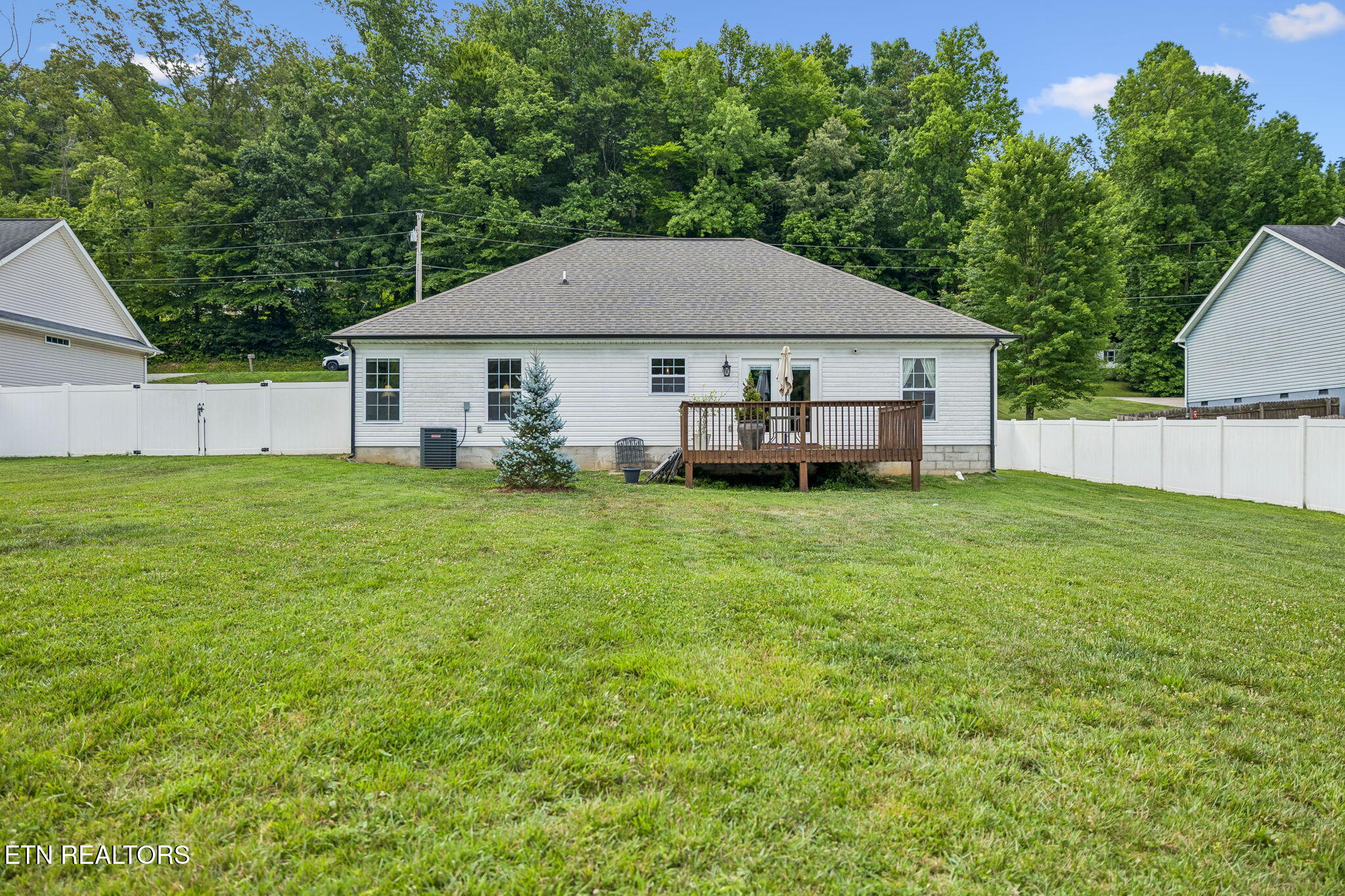 120 Breezewood Circle Clinton TN 37716