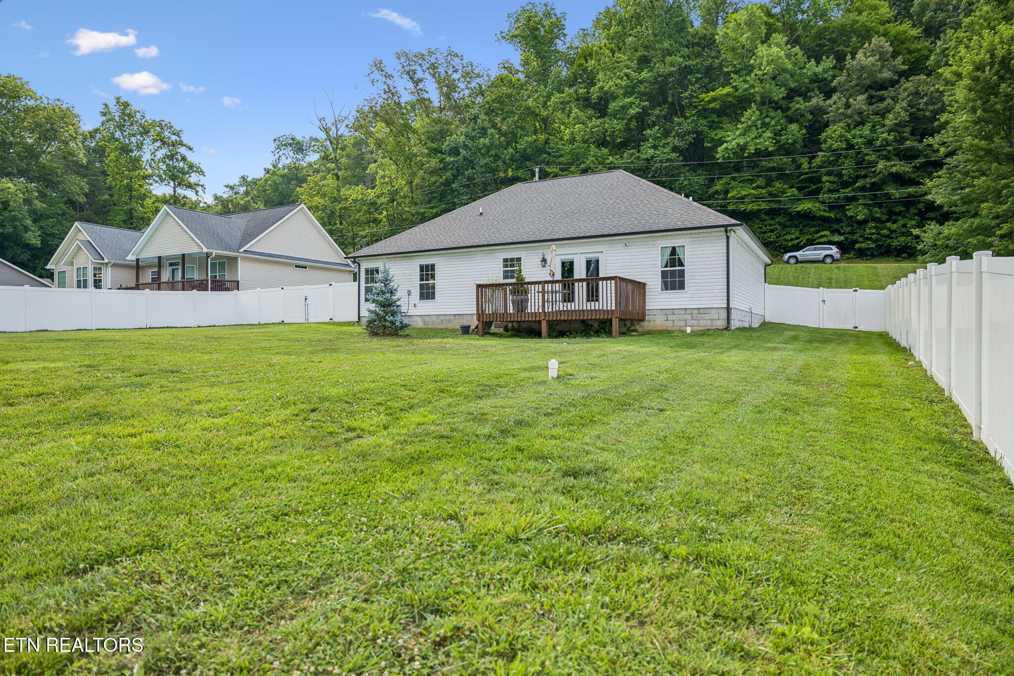 120 Breezewood Circle Clinton TN 37716