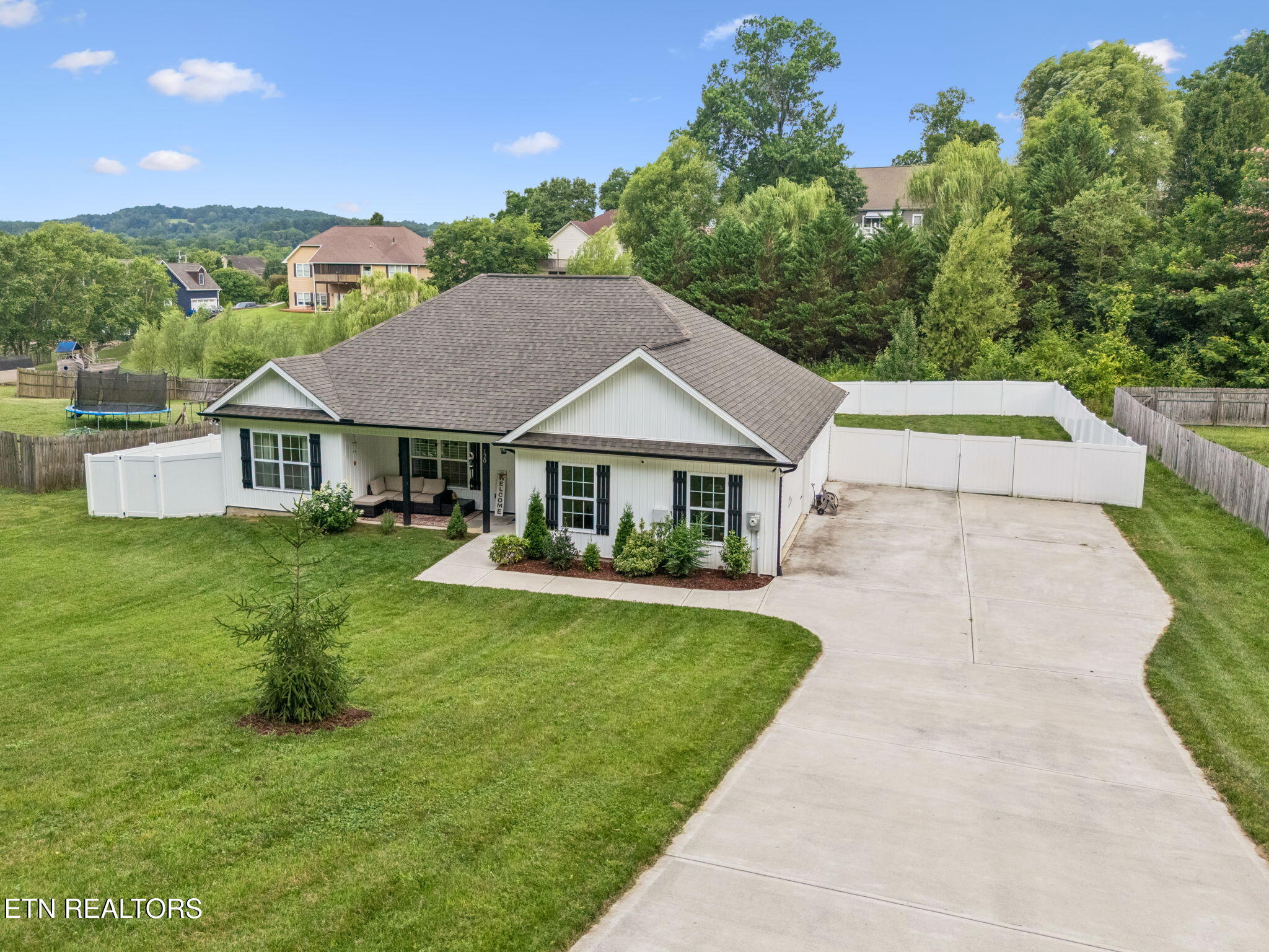 120 Breezewood Circle Clinton TN 37716