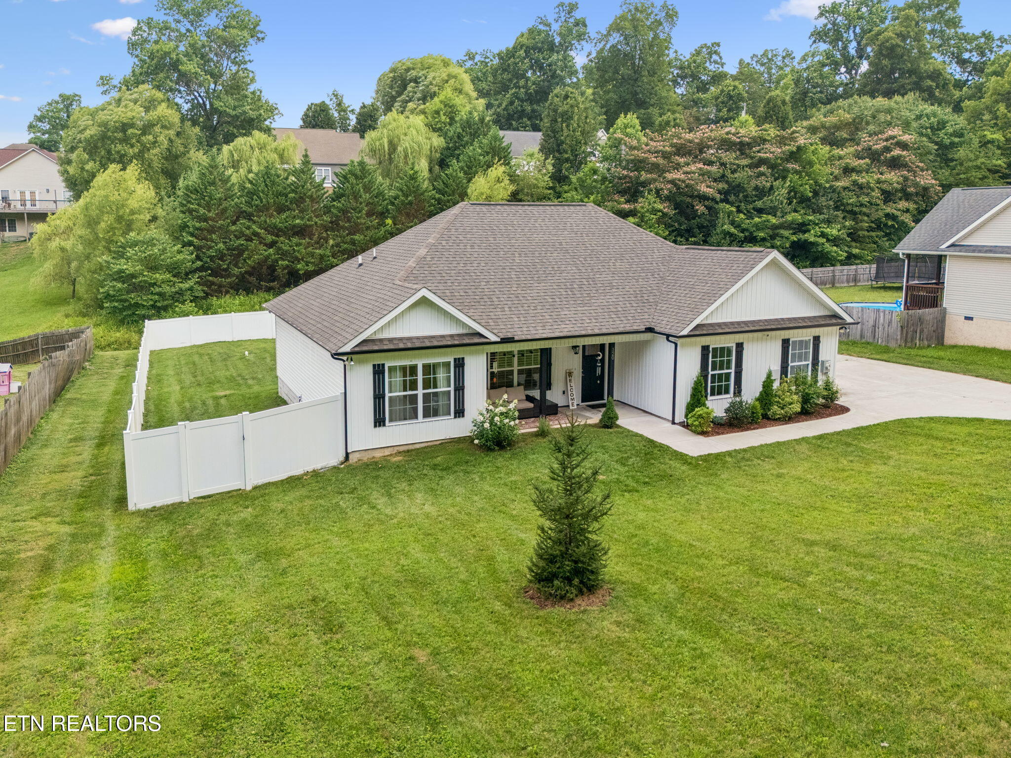 120 Breezewood Circle Clinton TN 37716