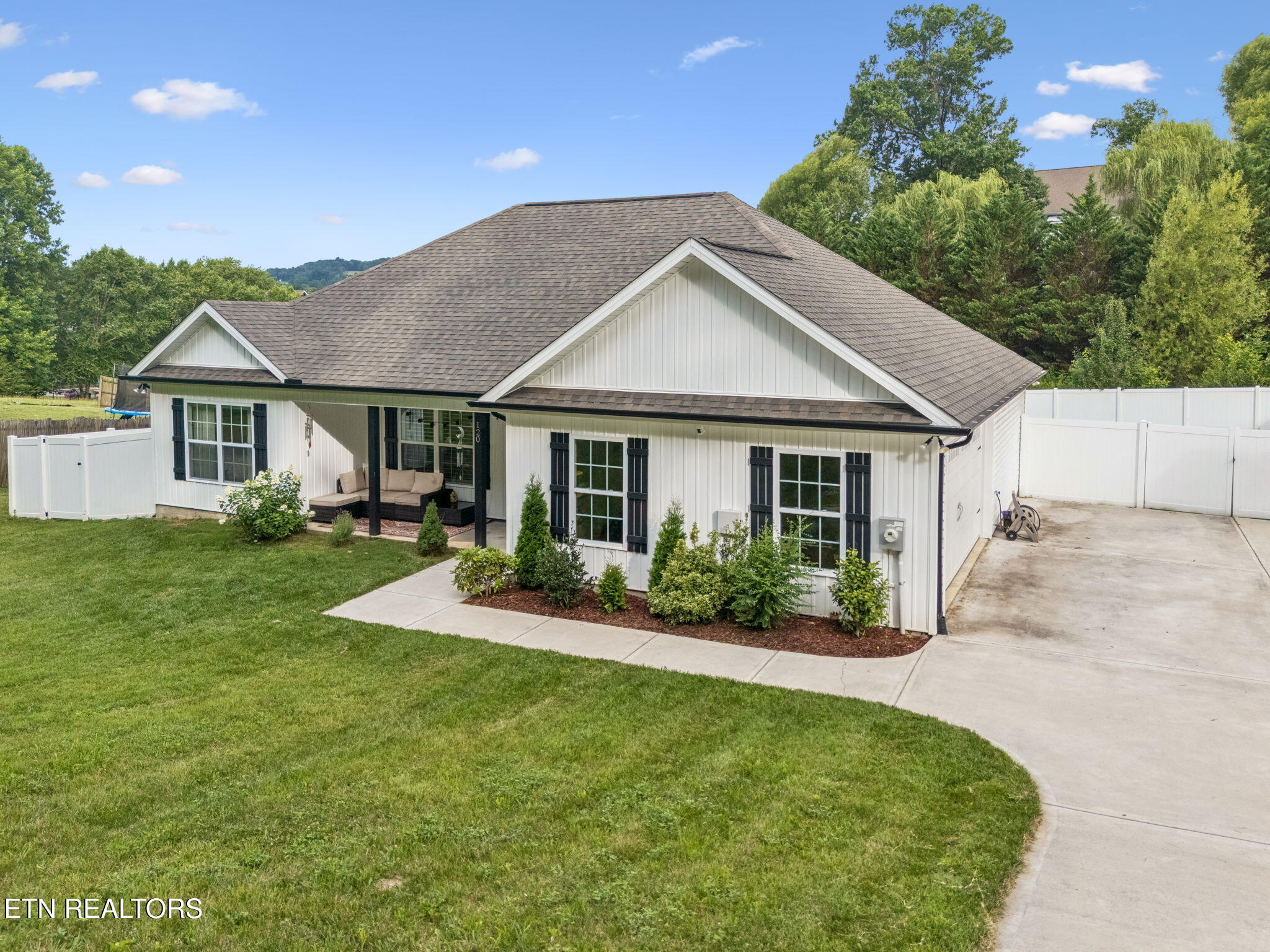 120 Breezewood Circle Clinton TN 37716