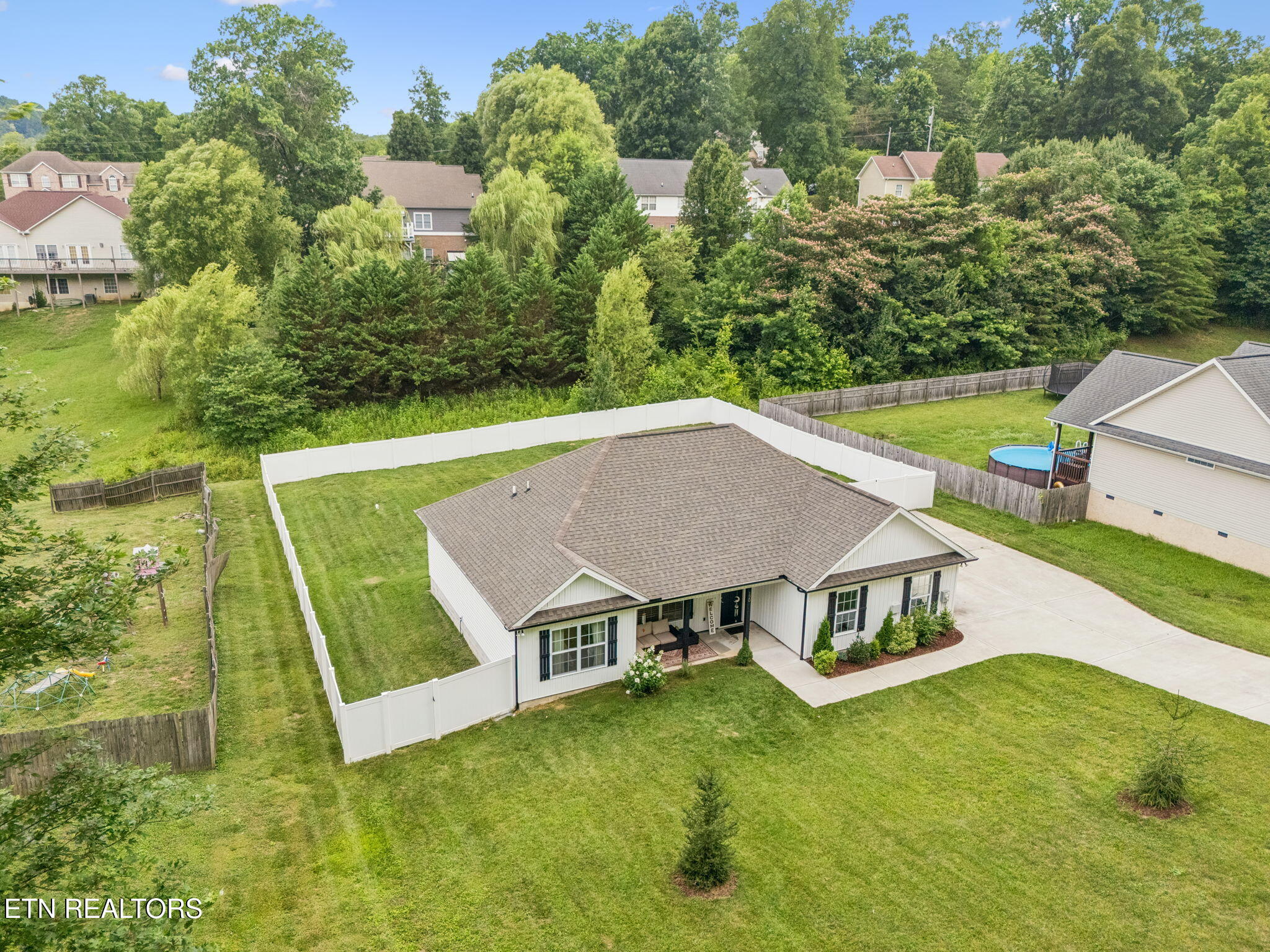 120 Breezewood Circle Clinton TN 37716