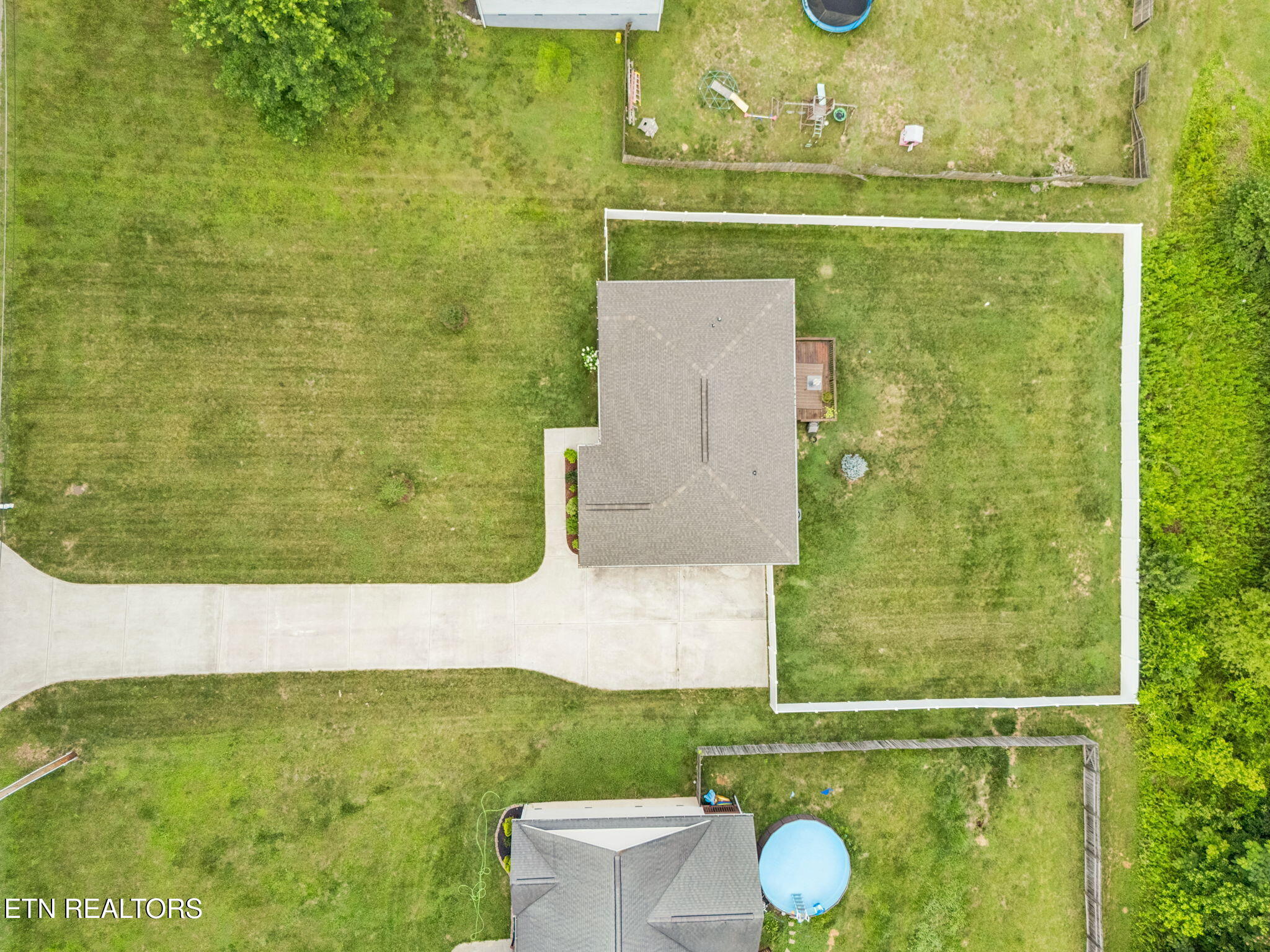 120 Breezewood Circle Clinton TN 37716