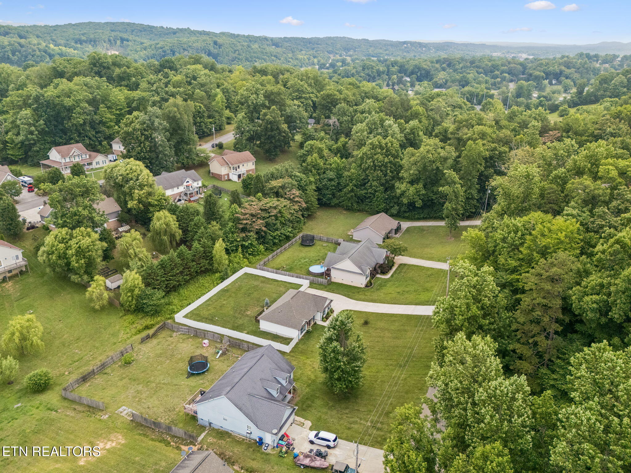 120 Breezewood Circle Clinton TN 37716