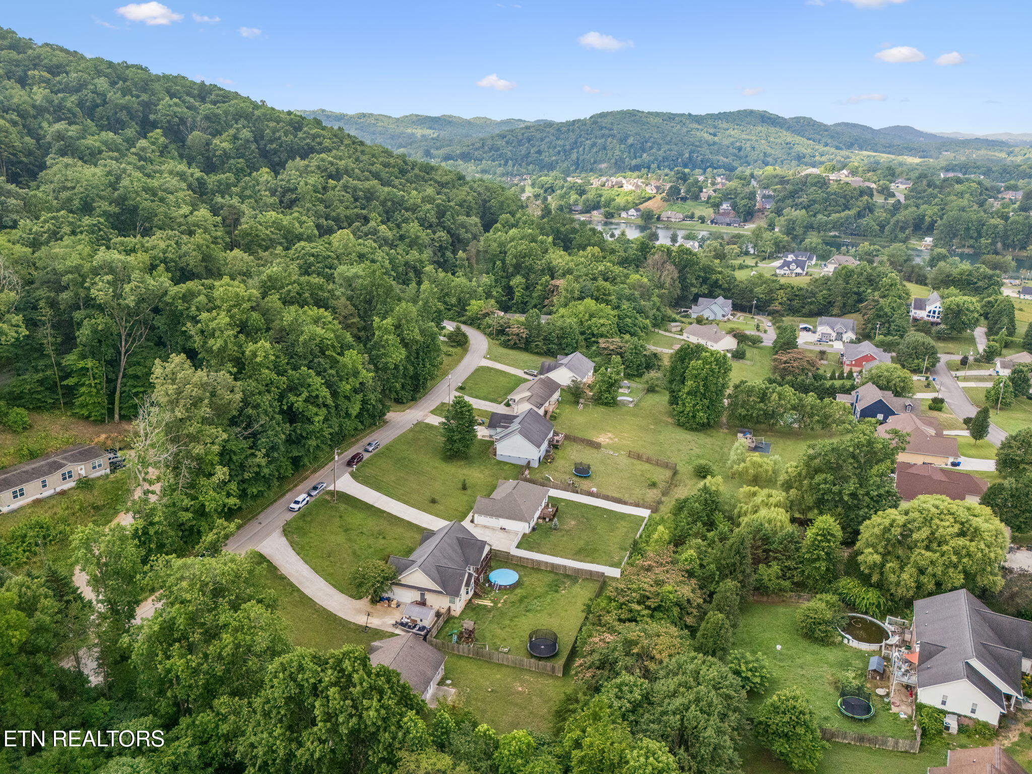 120 Breezewood Circle Clinton TN 37716