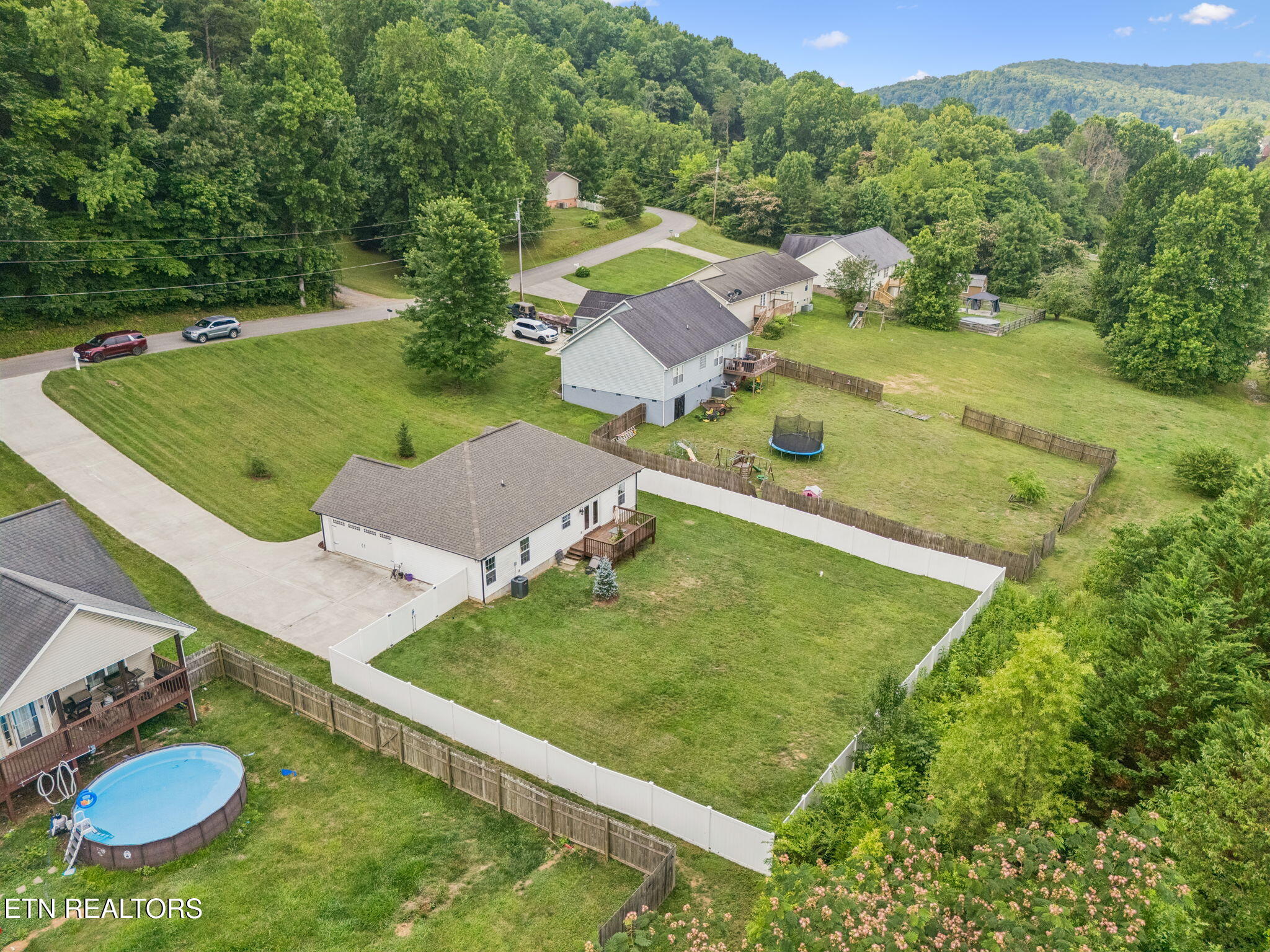 120 Breezewood Circle Clinton TN 37716