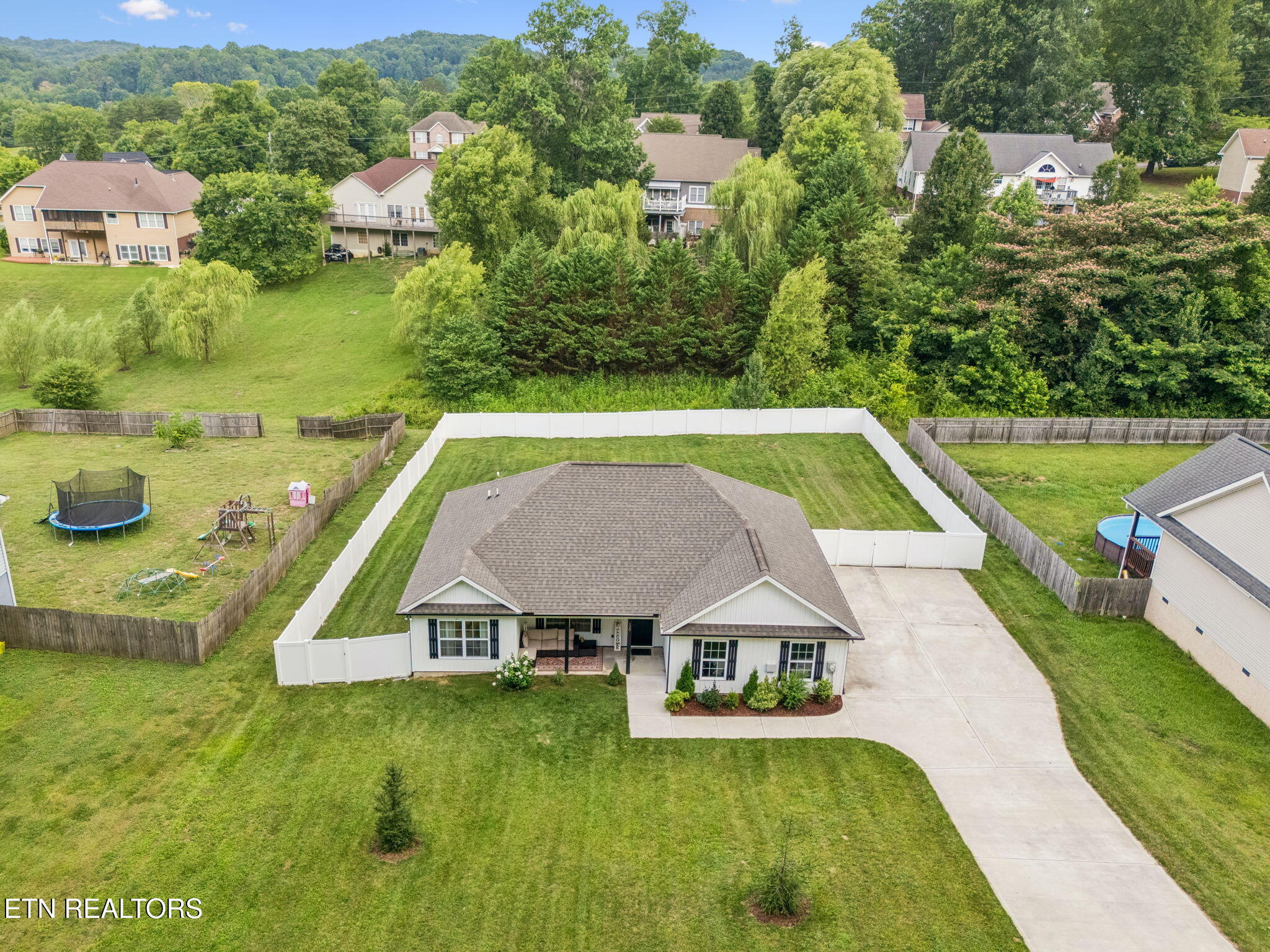 120 Breezewood Circle Clinton TN 37716