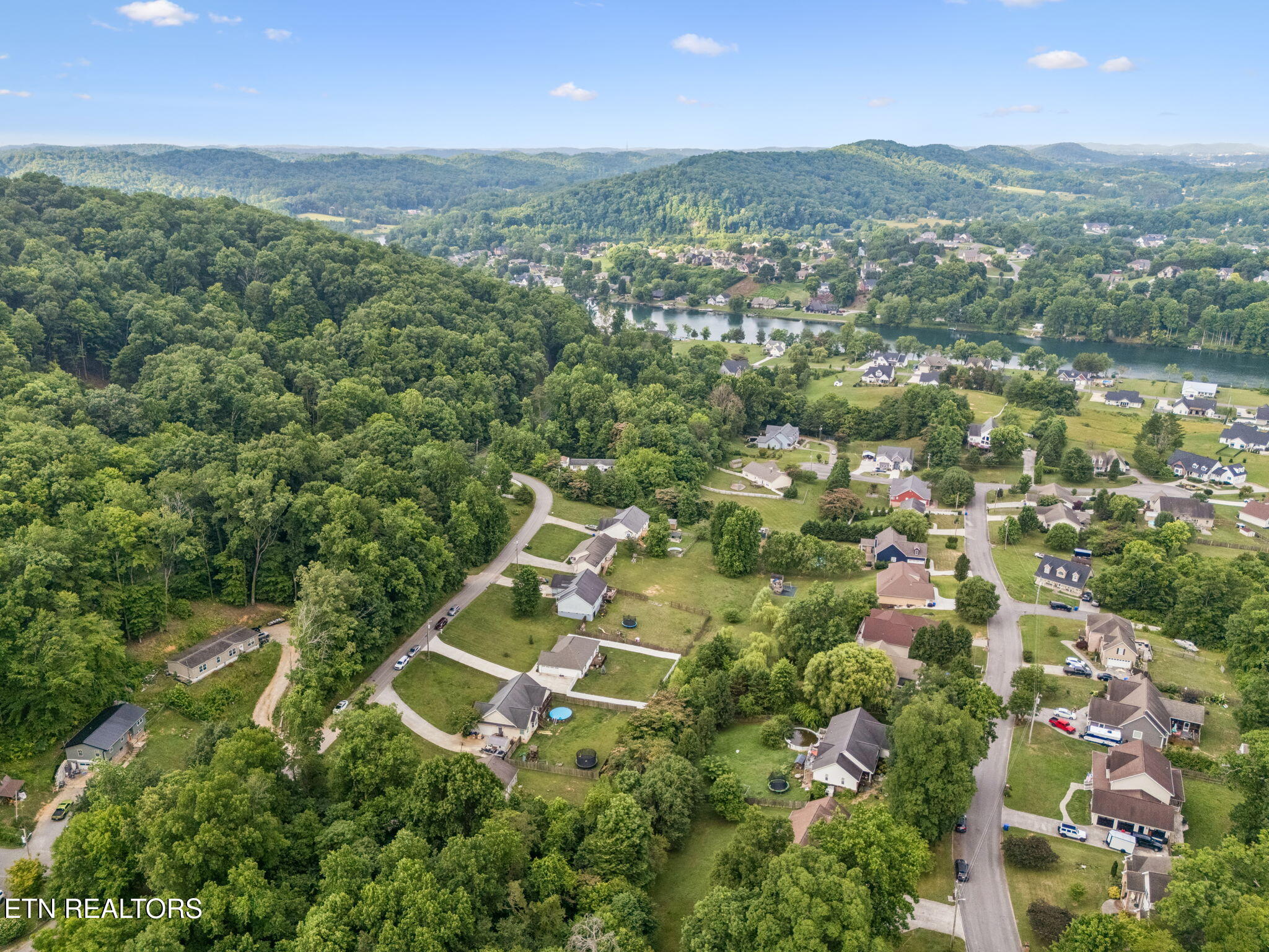 120 Breezewood Circle Clinton TN 37716
