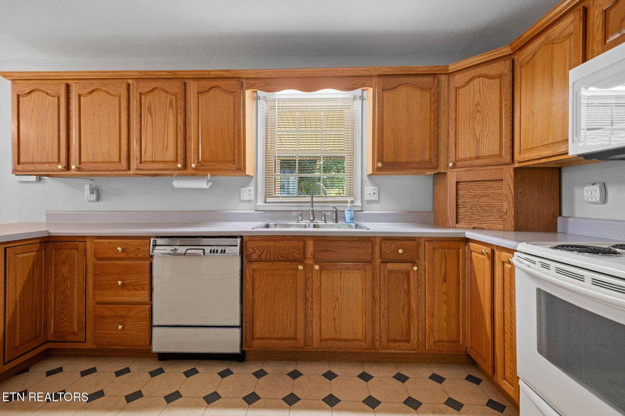 130 Carden Lane Rocky Top TN 37769