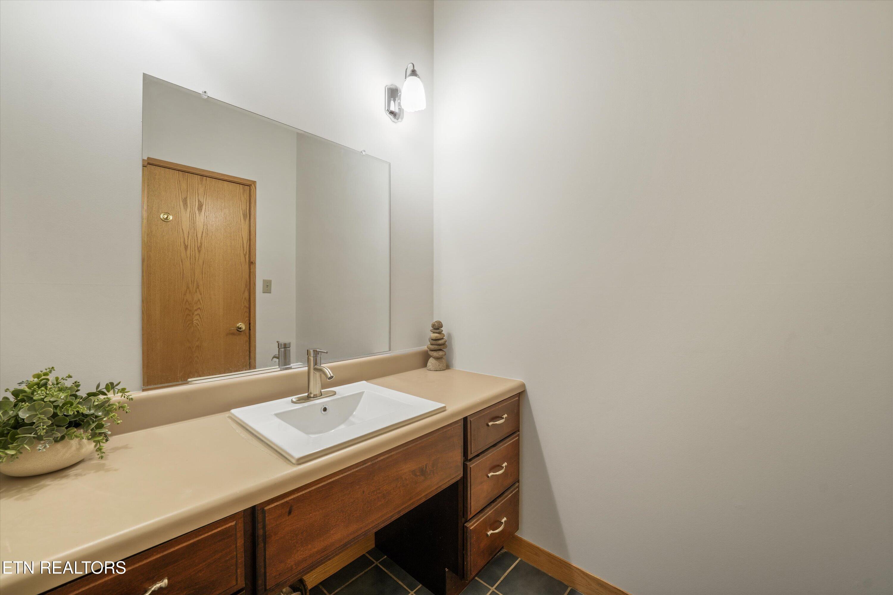 109 Lakeview Place Clinton TN 37716