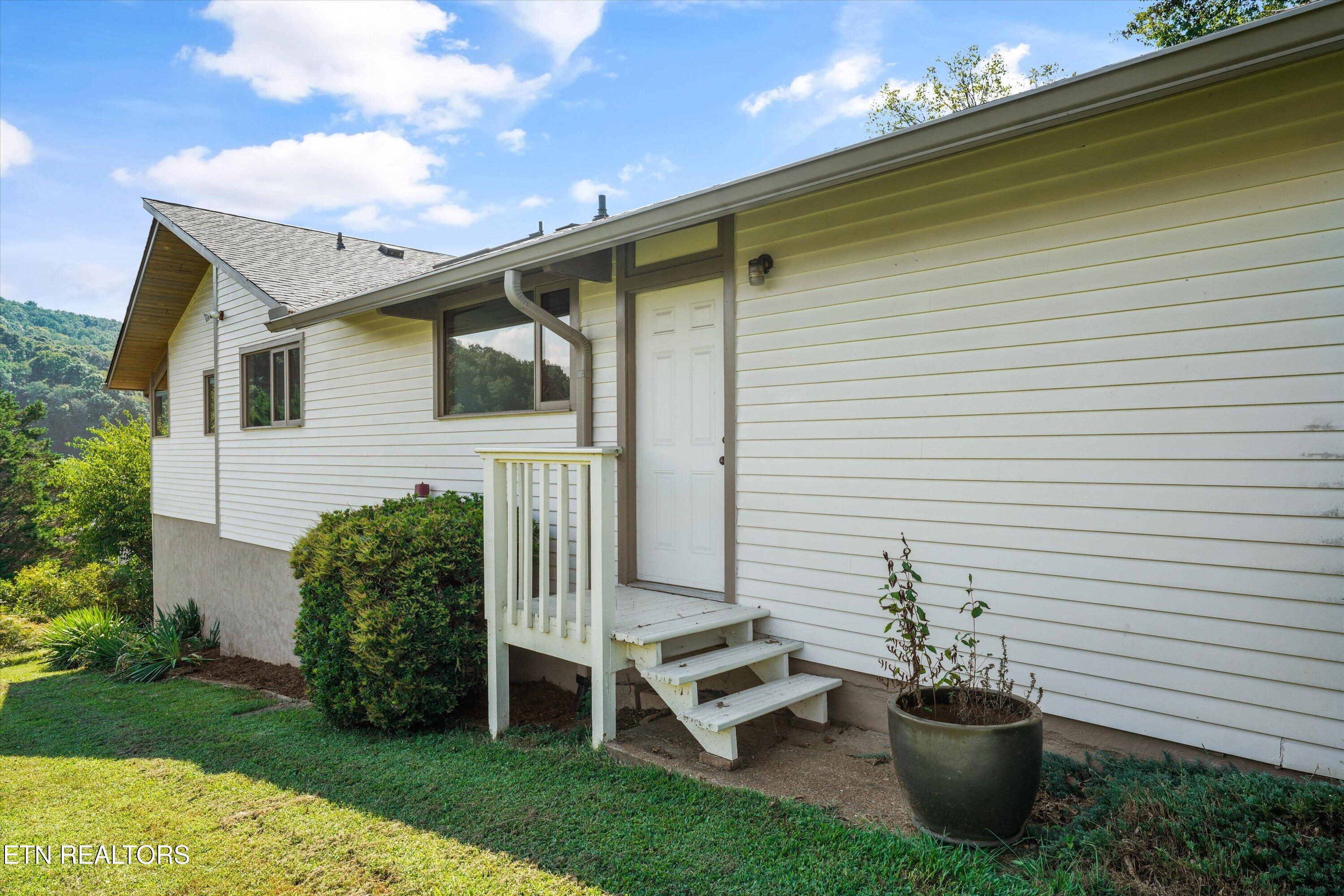 109 Lakeview Place Clinton TN 37716