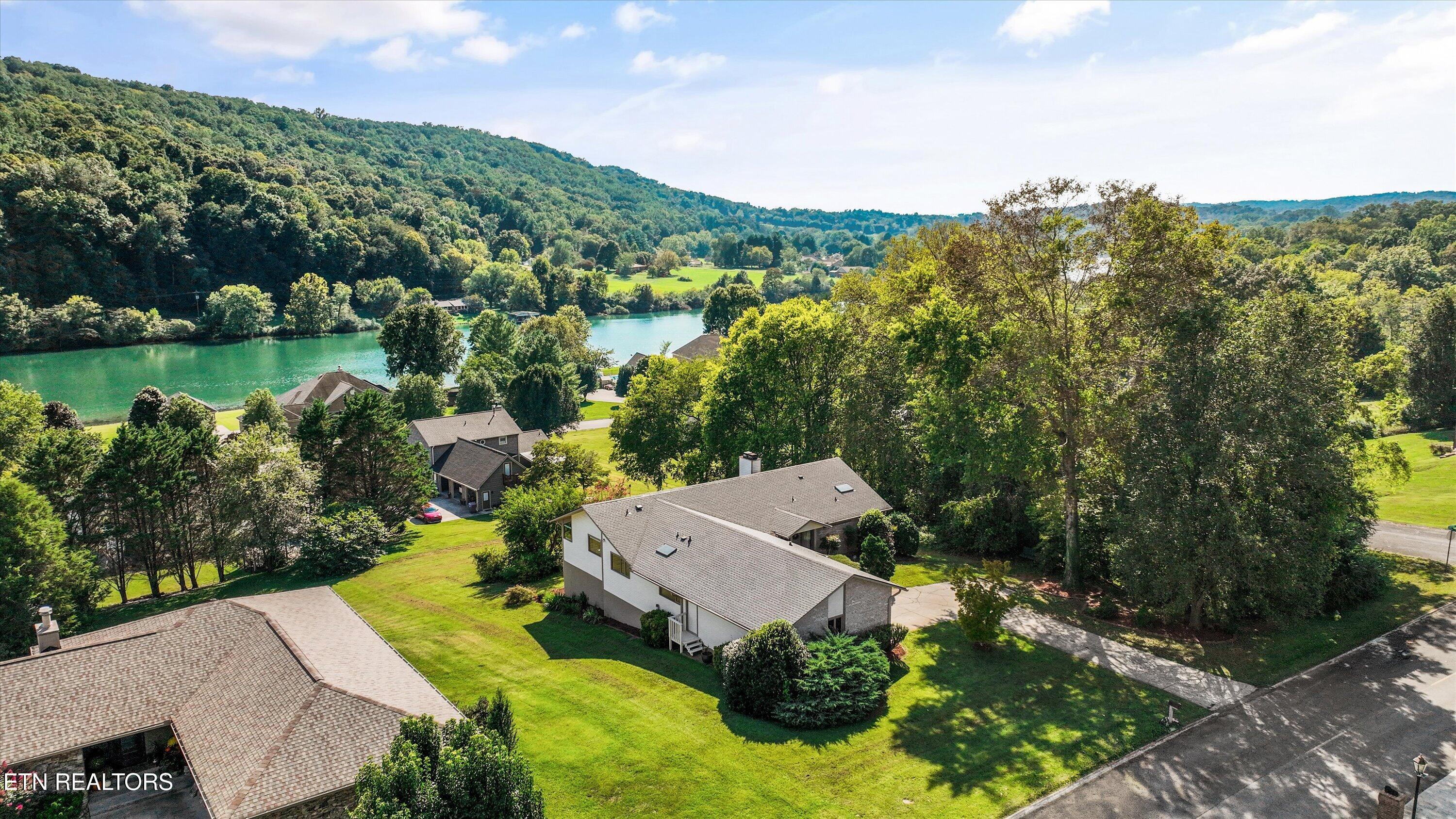 109 Lakeview Place Clinton TN 37716