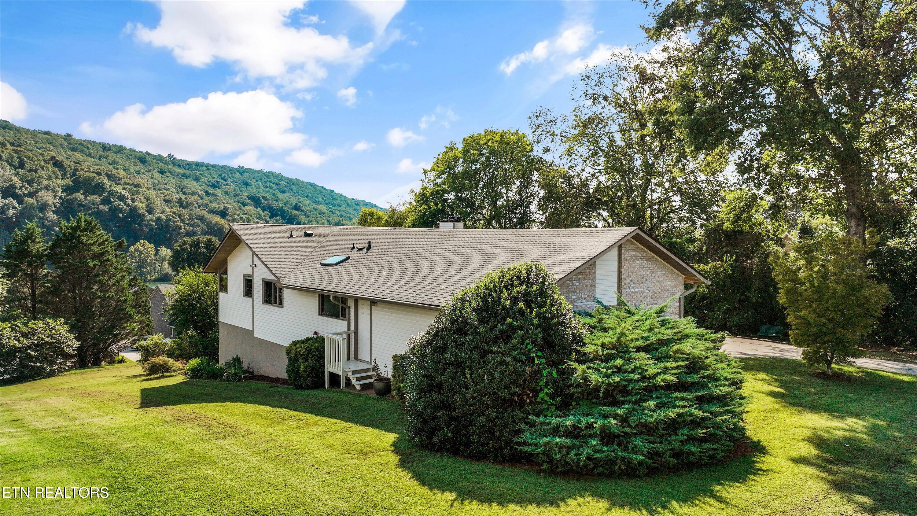 109 Lakeview Place Clinton TN 37716