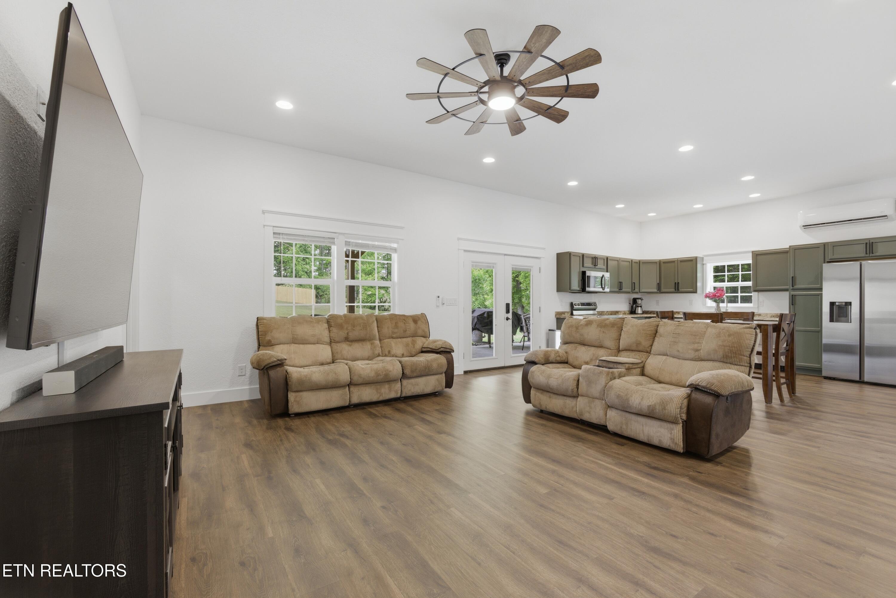 111 Eagle Point Road Oakdale TN 37829