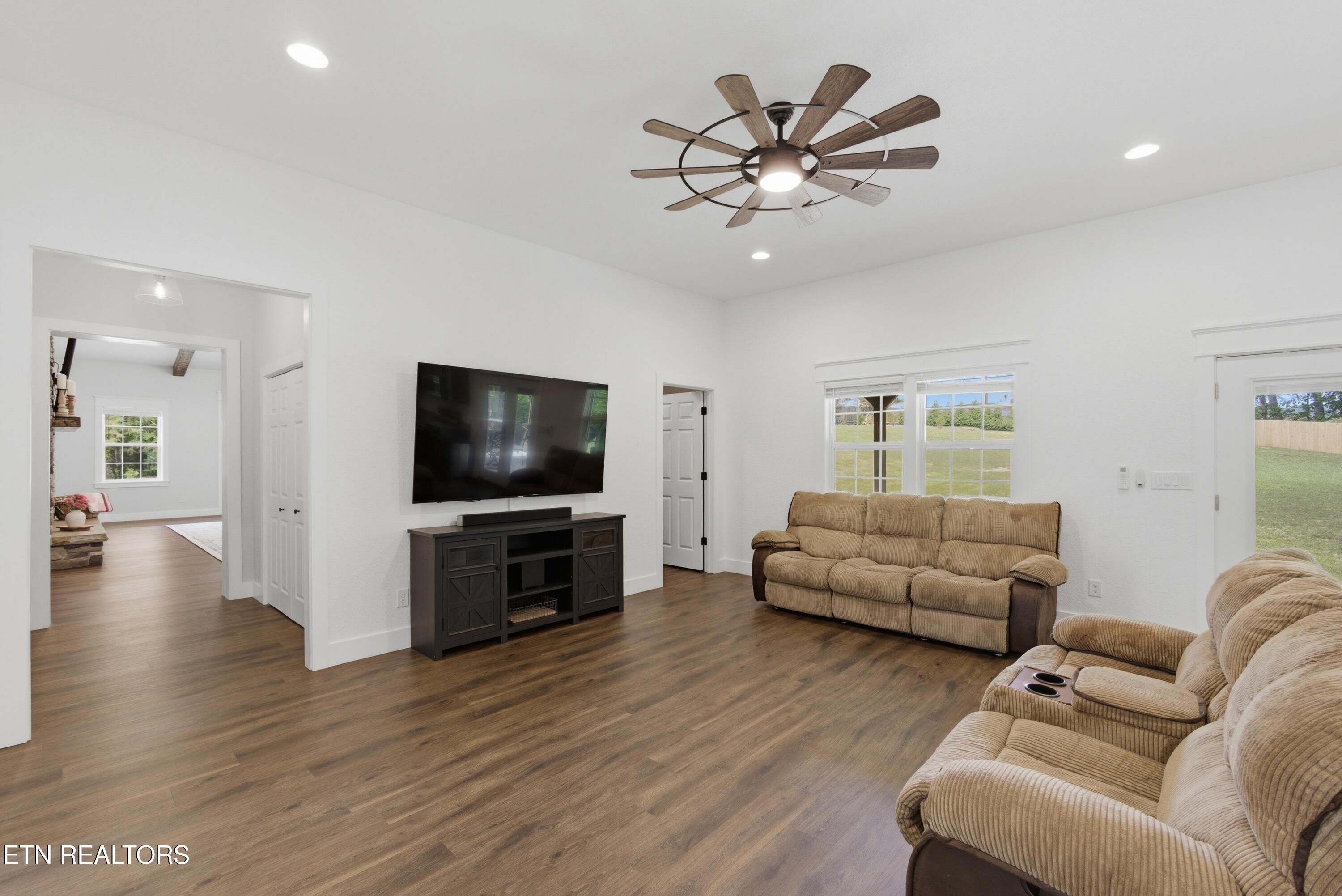 111 Eagle Point Road Oakdale TN 37829