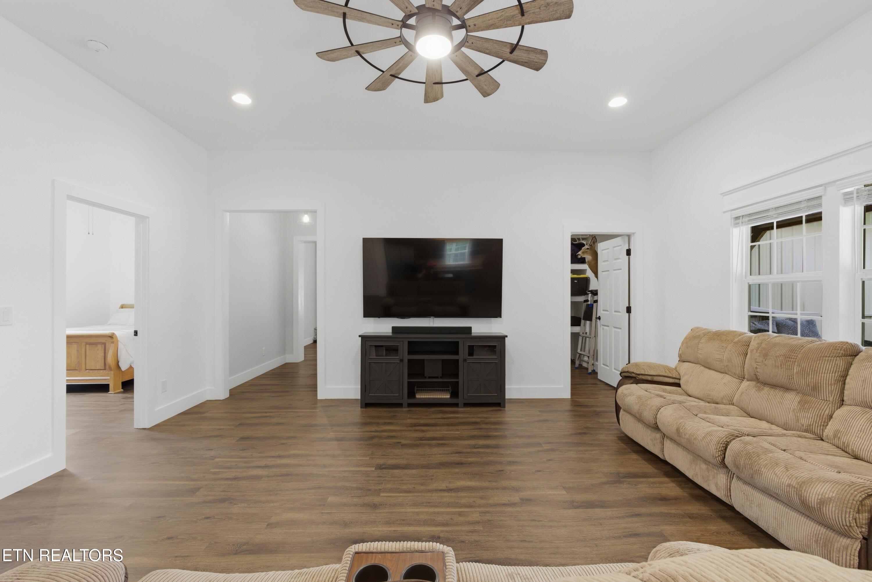 111 Eagle Point Road Oakdale TN 37829