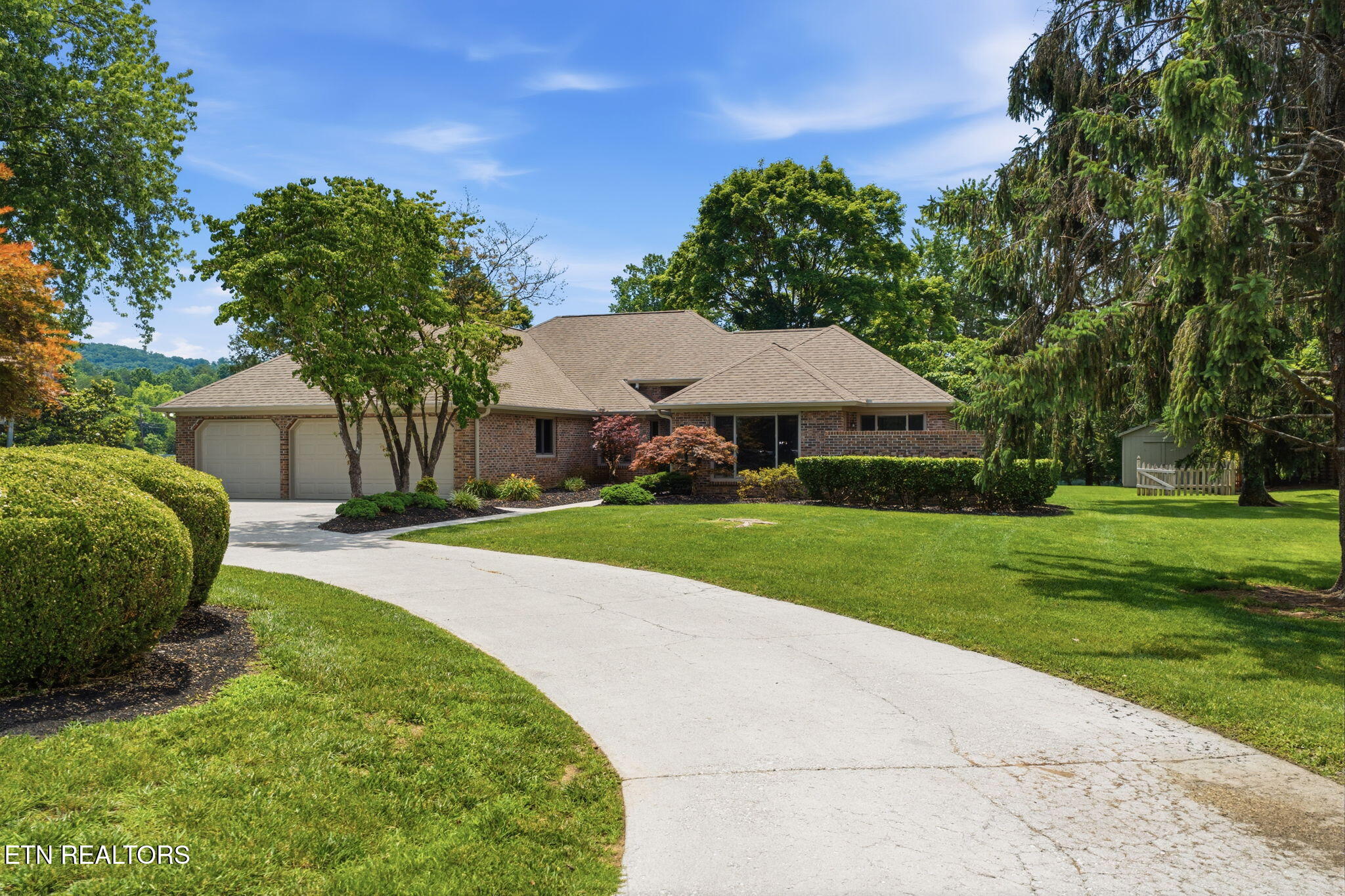 452 Mariner Point Drive Clinton TN 37716