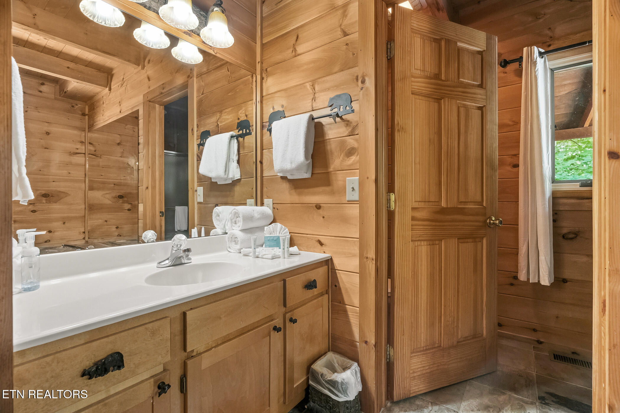 2963 Little Cub Way Sevierville TN 37862