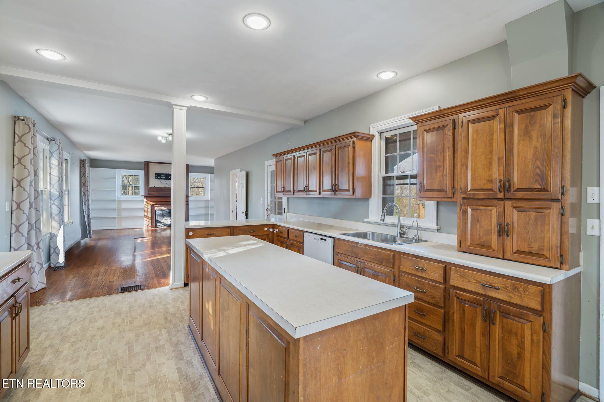 3823 Kingston Pike Knoxville TN 37919