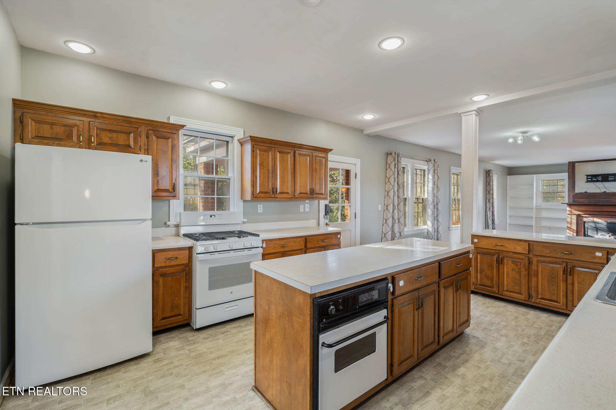 3823 Kingston Pike Knoxville TN 37919