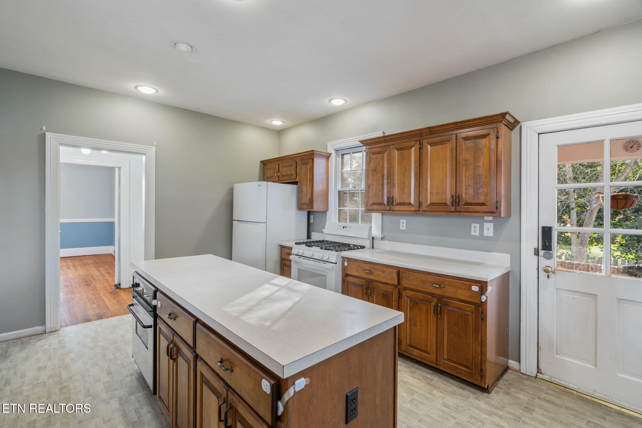 3823 Kingston Pike Knoxville TN 37919
