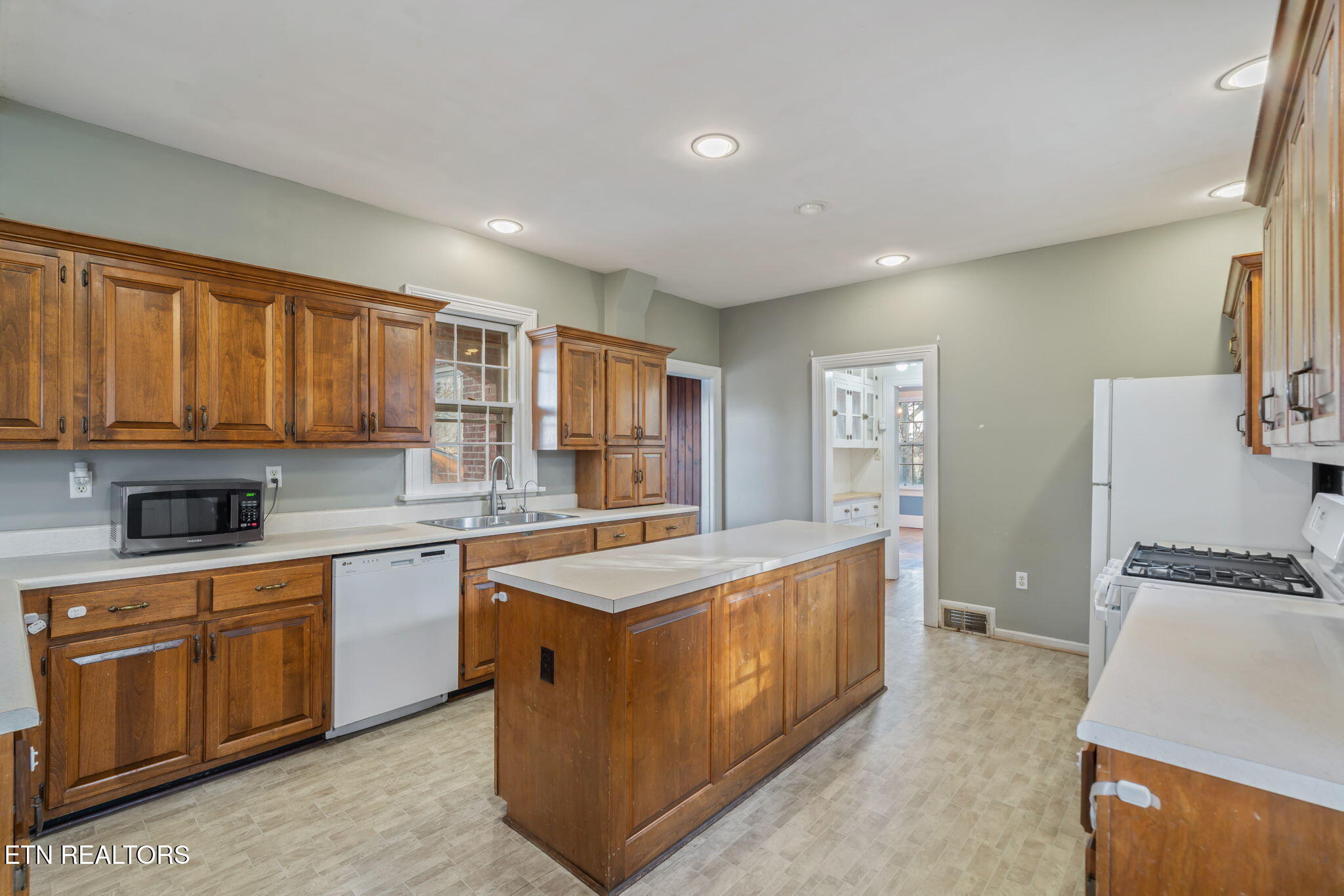 3823 Kingston Pike Knoxville TN 37919