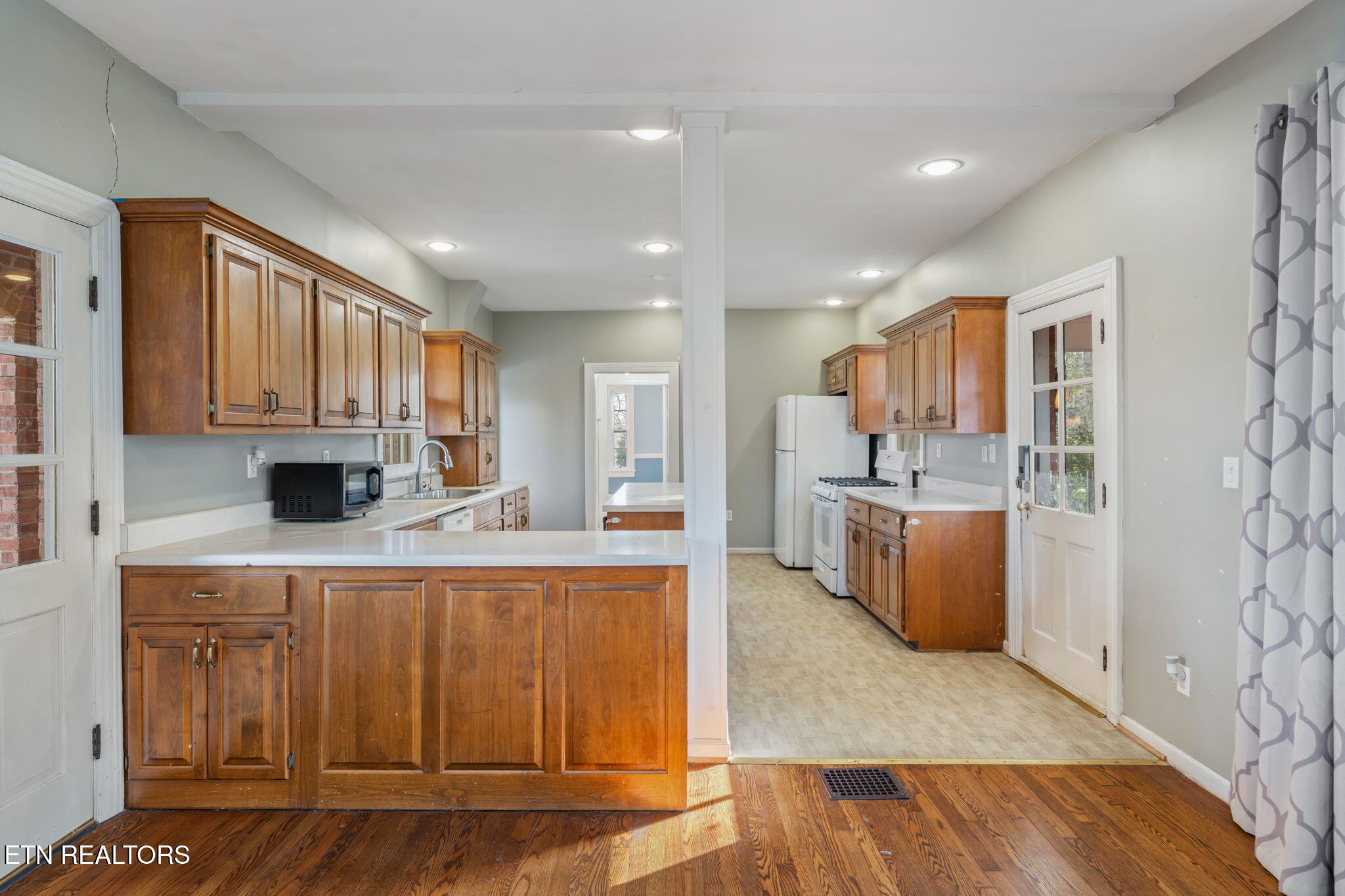 3823 Kingston Pike Knoxville TN 37919