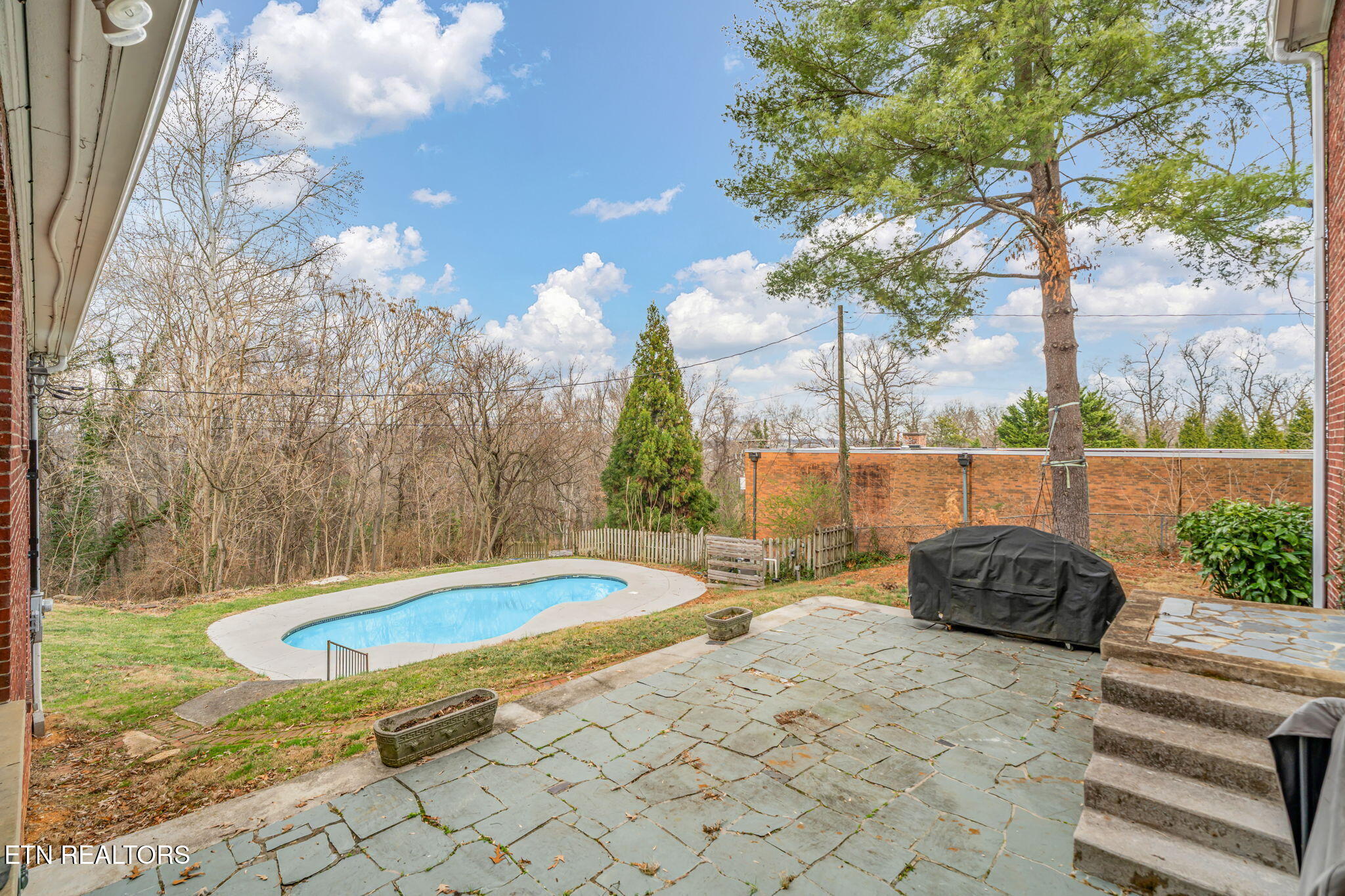 3823 Kingston Pike Knoxville TN 37919