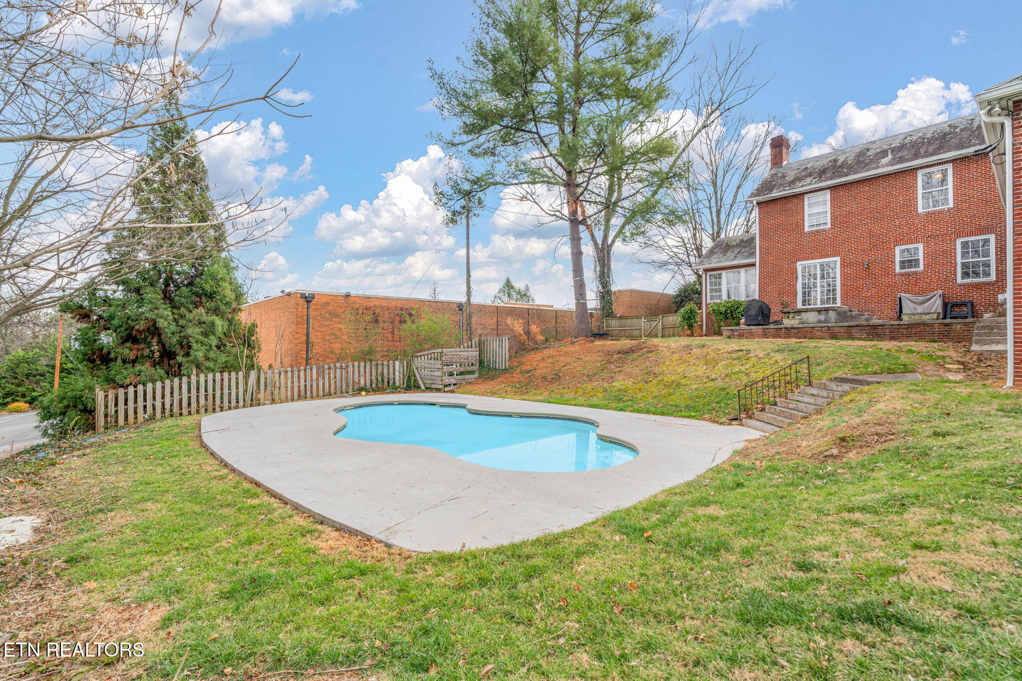 3823 Kingston Pike Knoxville TN 37919