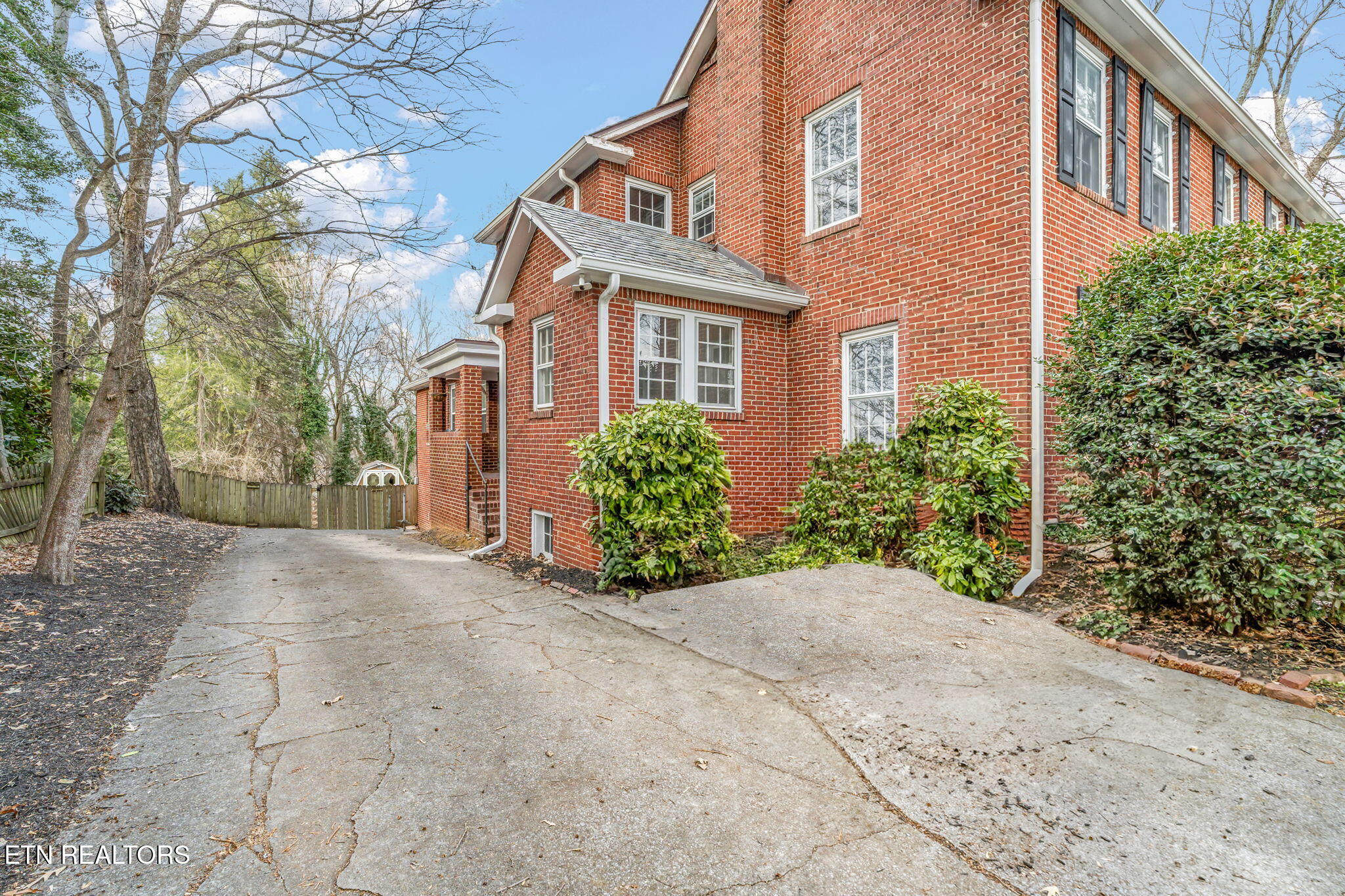 3823 Kingston Pike Knoxville TN 37919