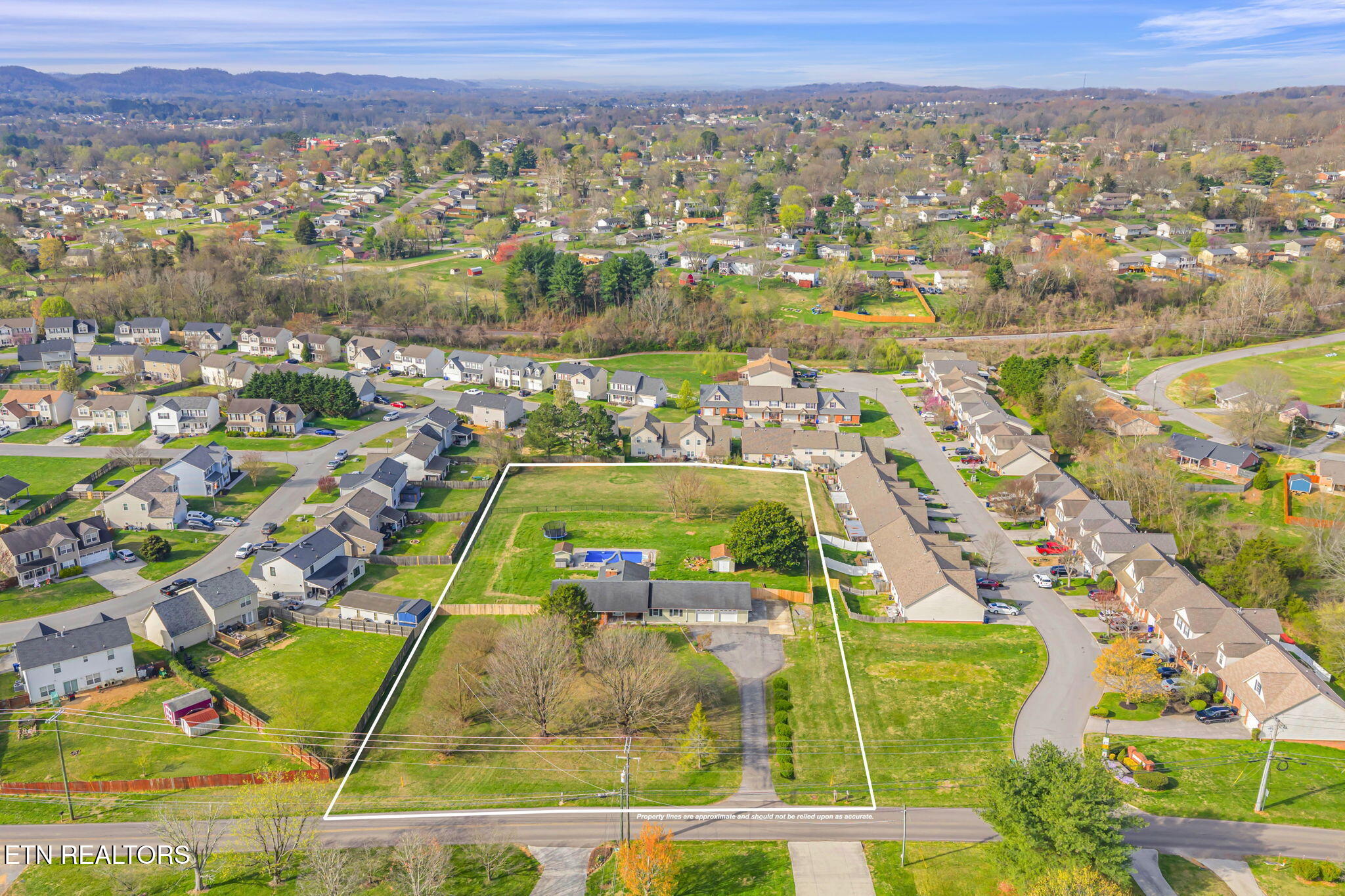 7905 Brickyard Road Powell TN 37849