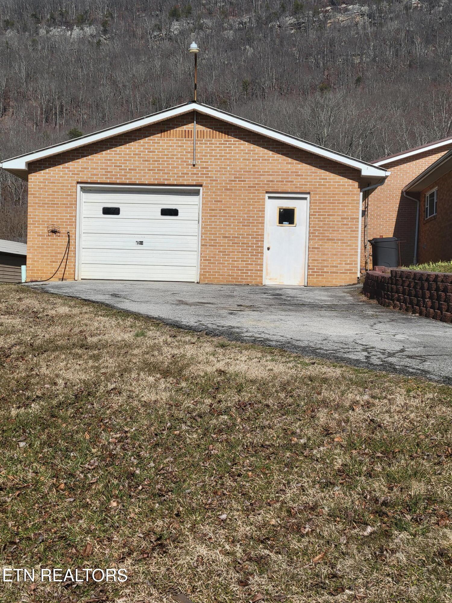 132 Ridgecrest Drive Harriman TN 37748