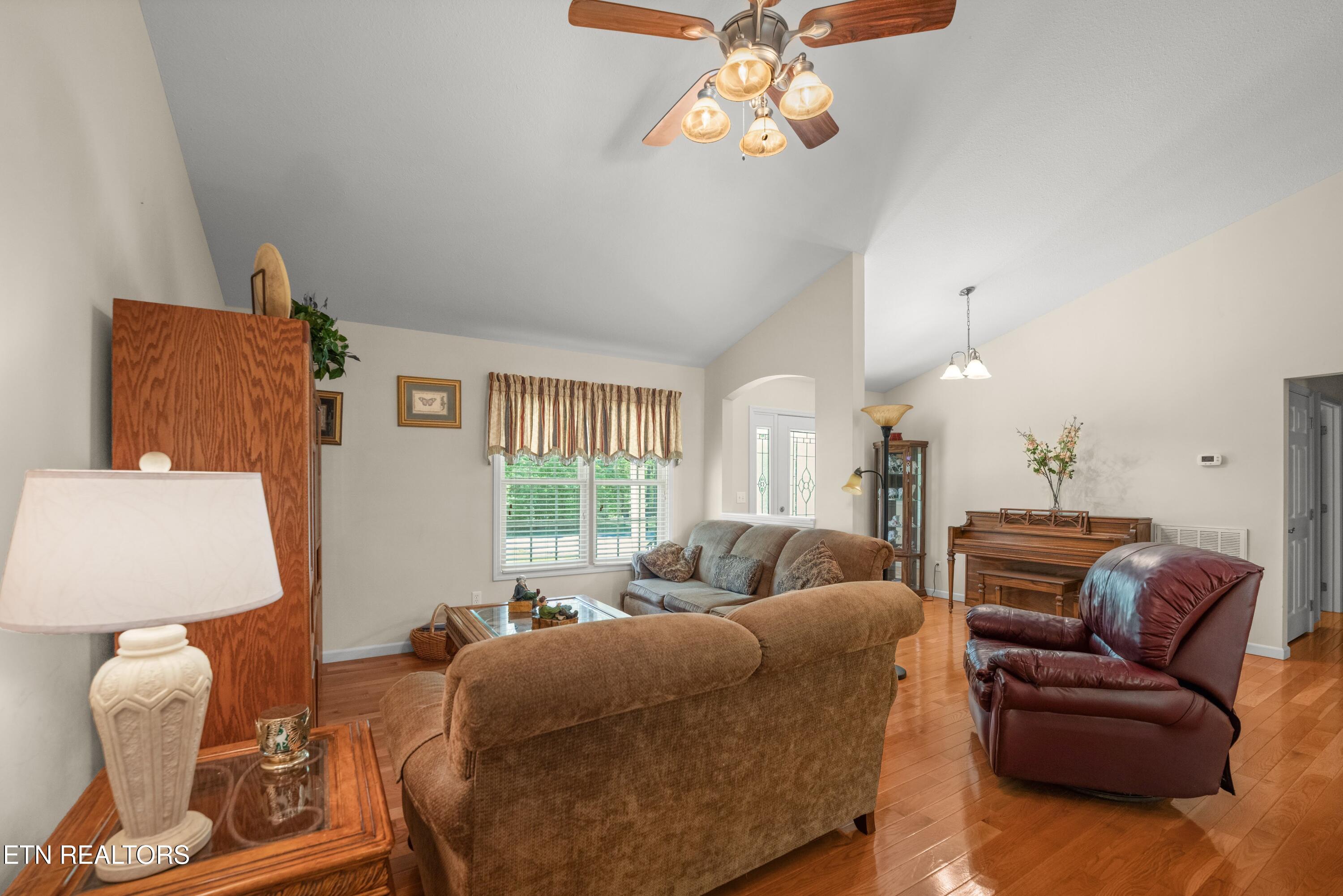 957 Stonecrest Loop Crossville TN 38571