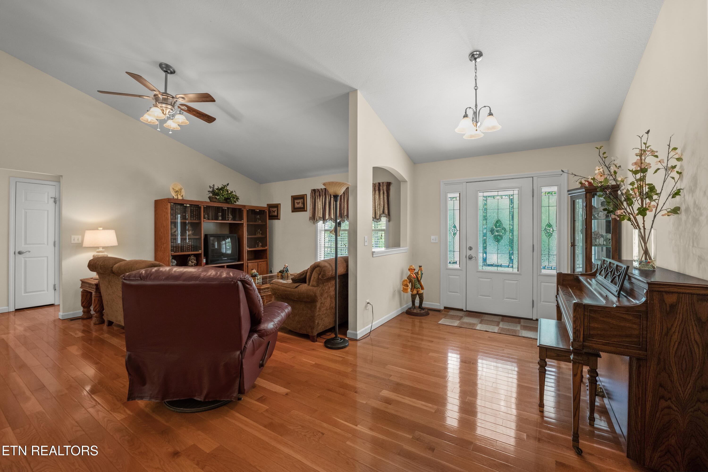 957 Stonecrest Loop Crossville TN 38571