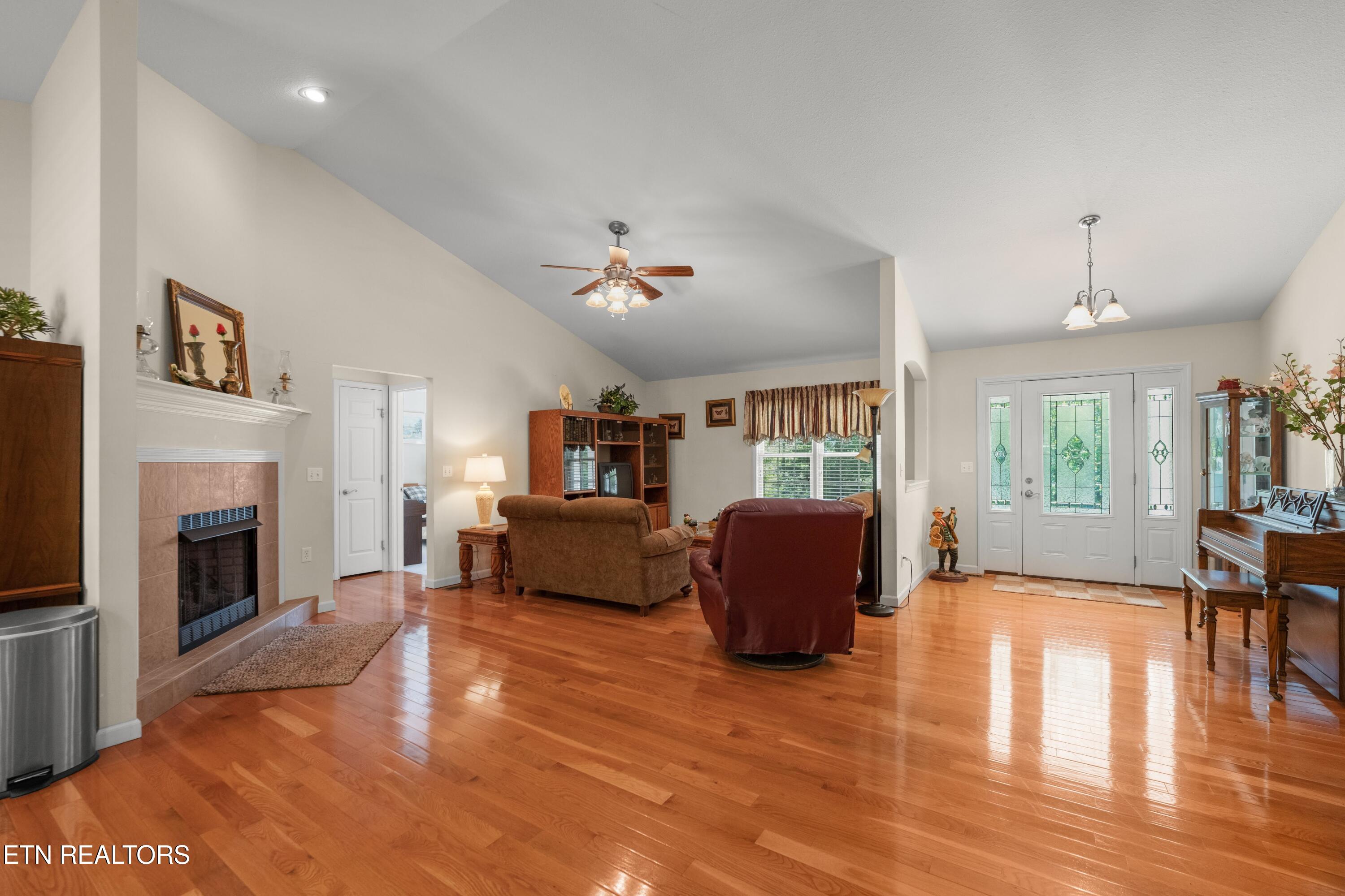 957 Stonecrest Loop Crossville TN 38571