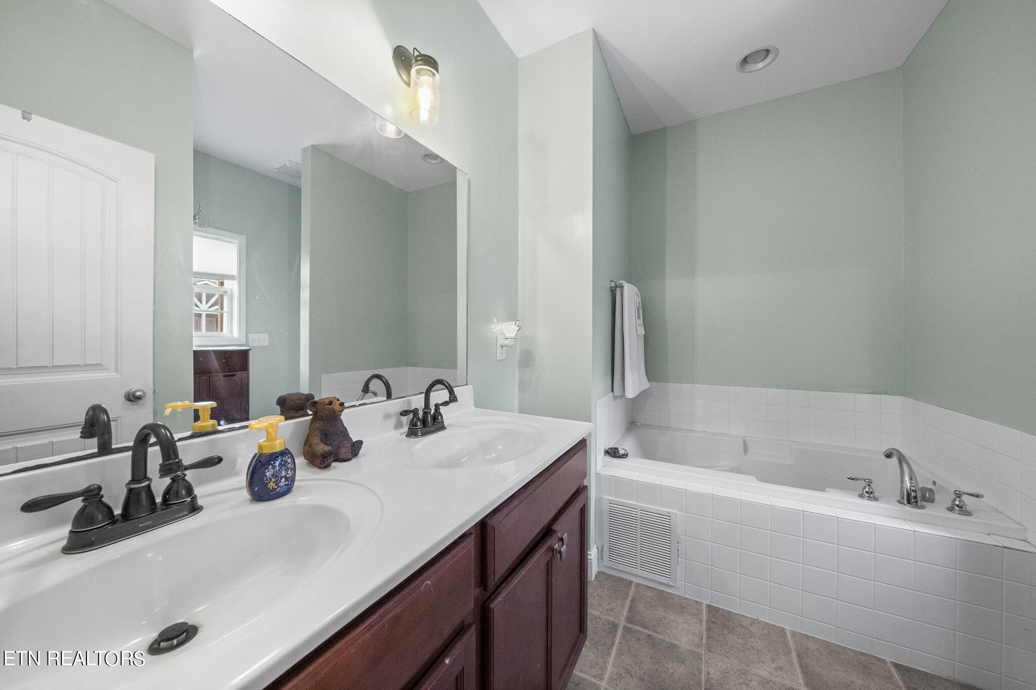 2566 Sparkling Star Lane Knoxville TN 37931