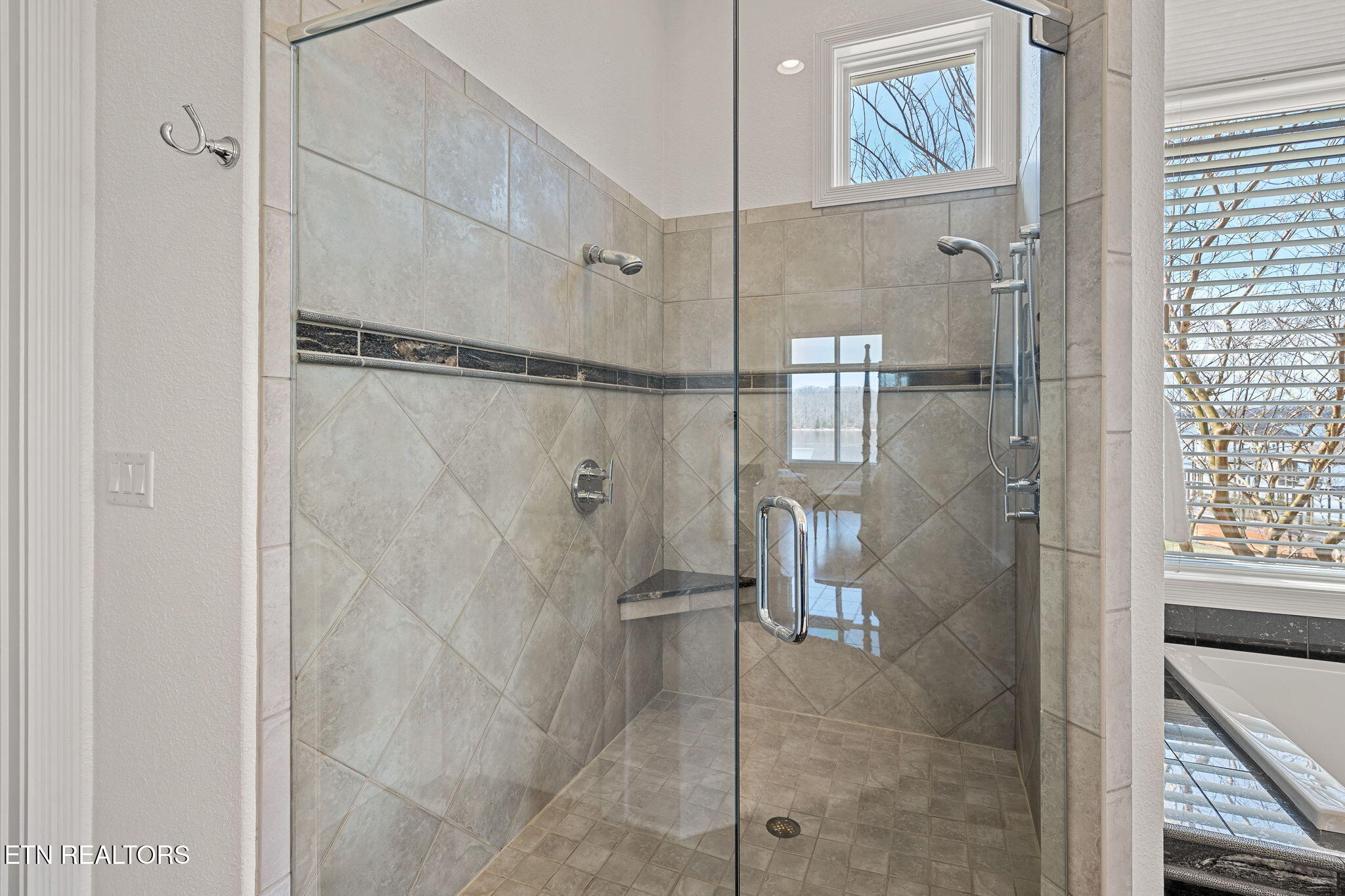 3726 Promontory Point Louisville TN 37777