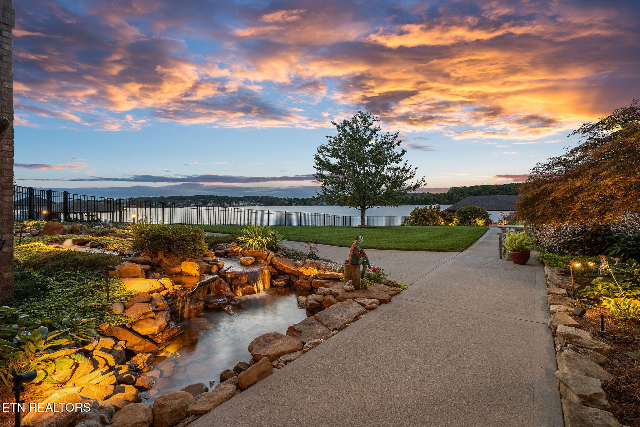3726 Promontory Point Louisville TN 37777