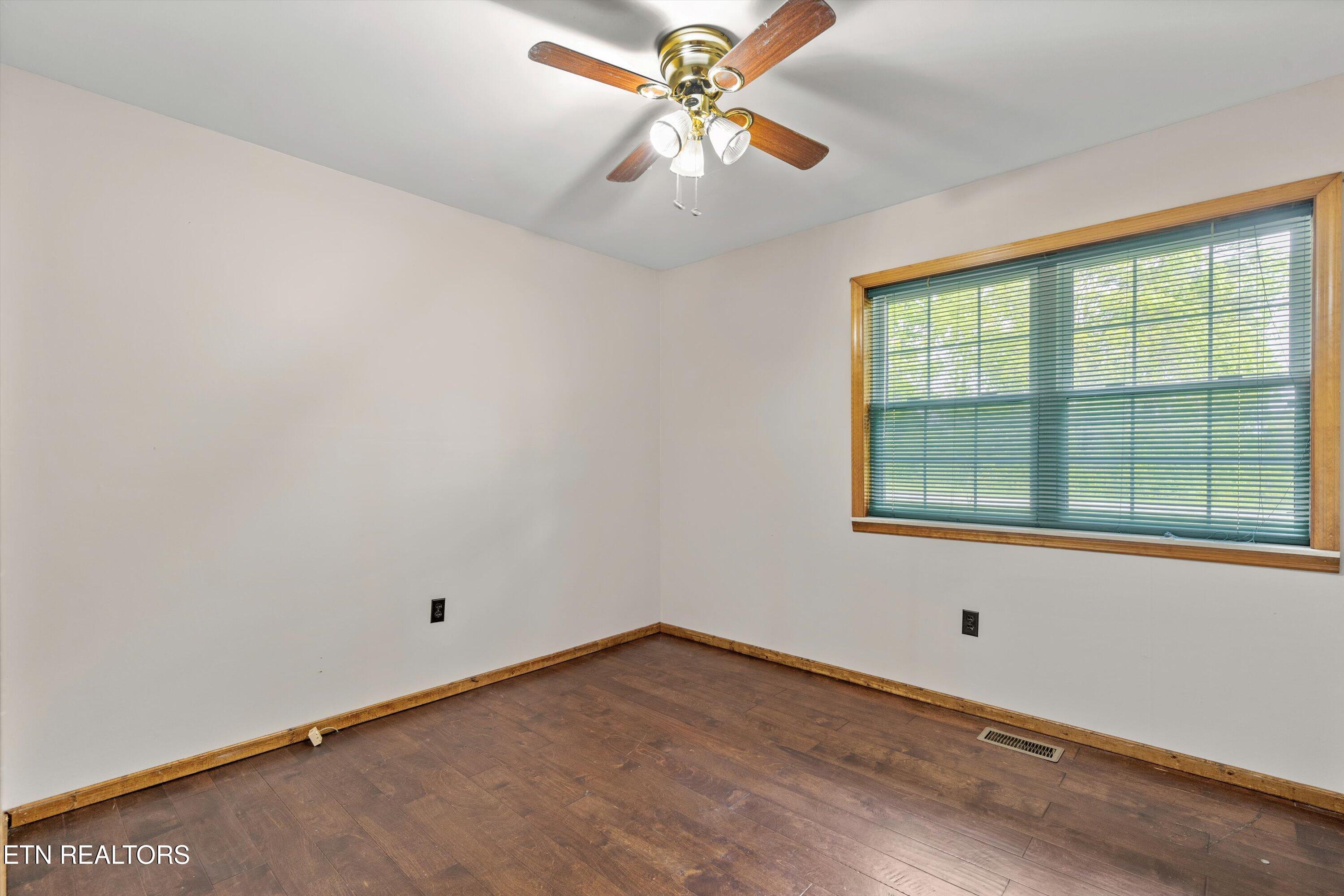 9438 Morgan County Highway Sunbright TN 37872