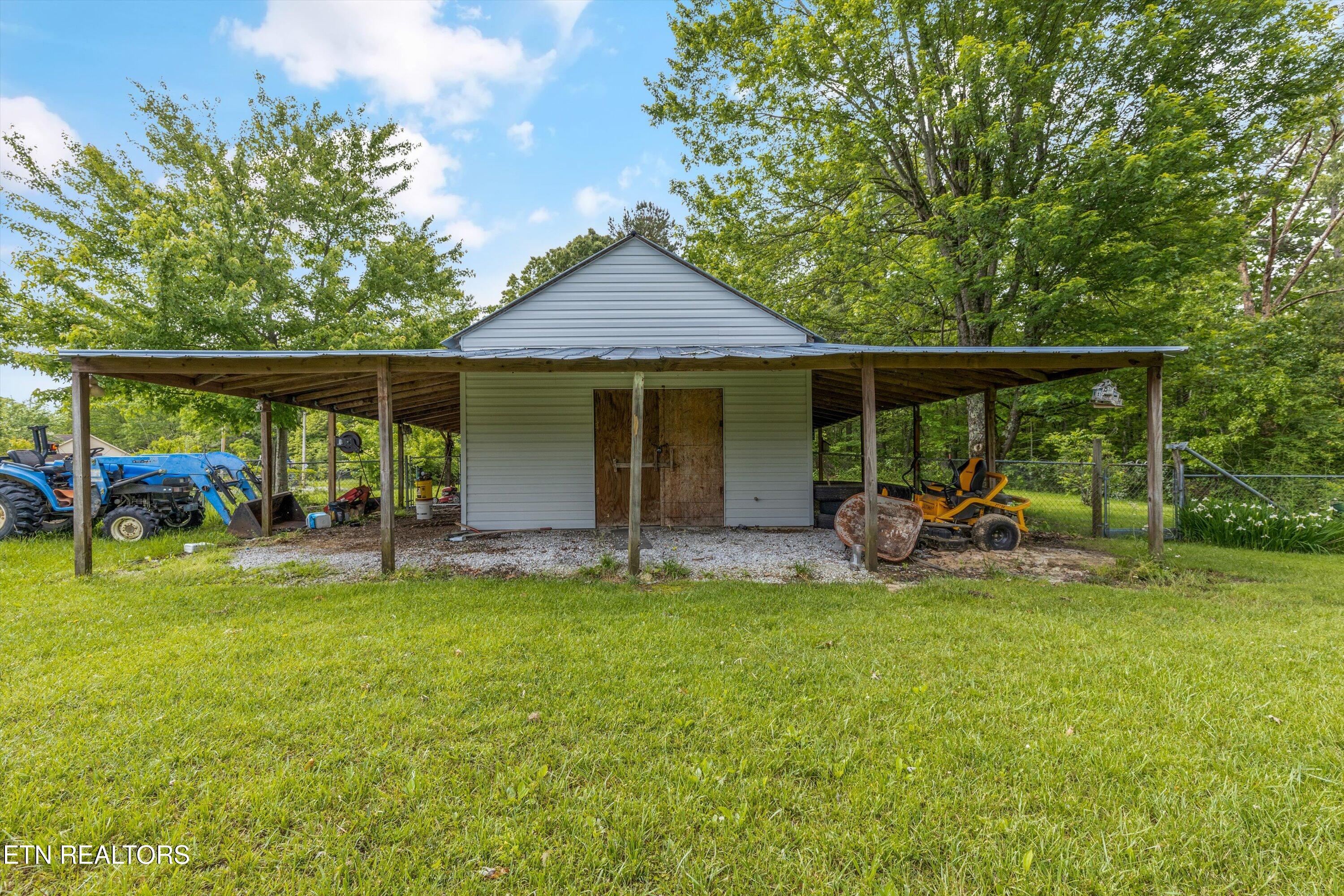 9438 Morgan County Highway Sunbright TN 37872