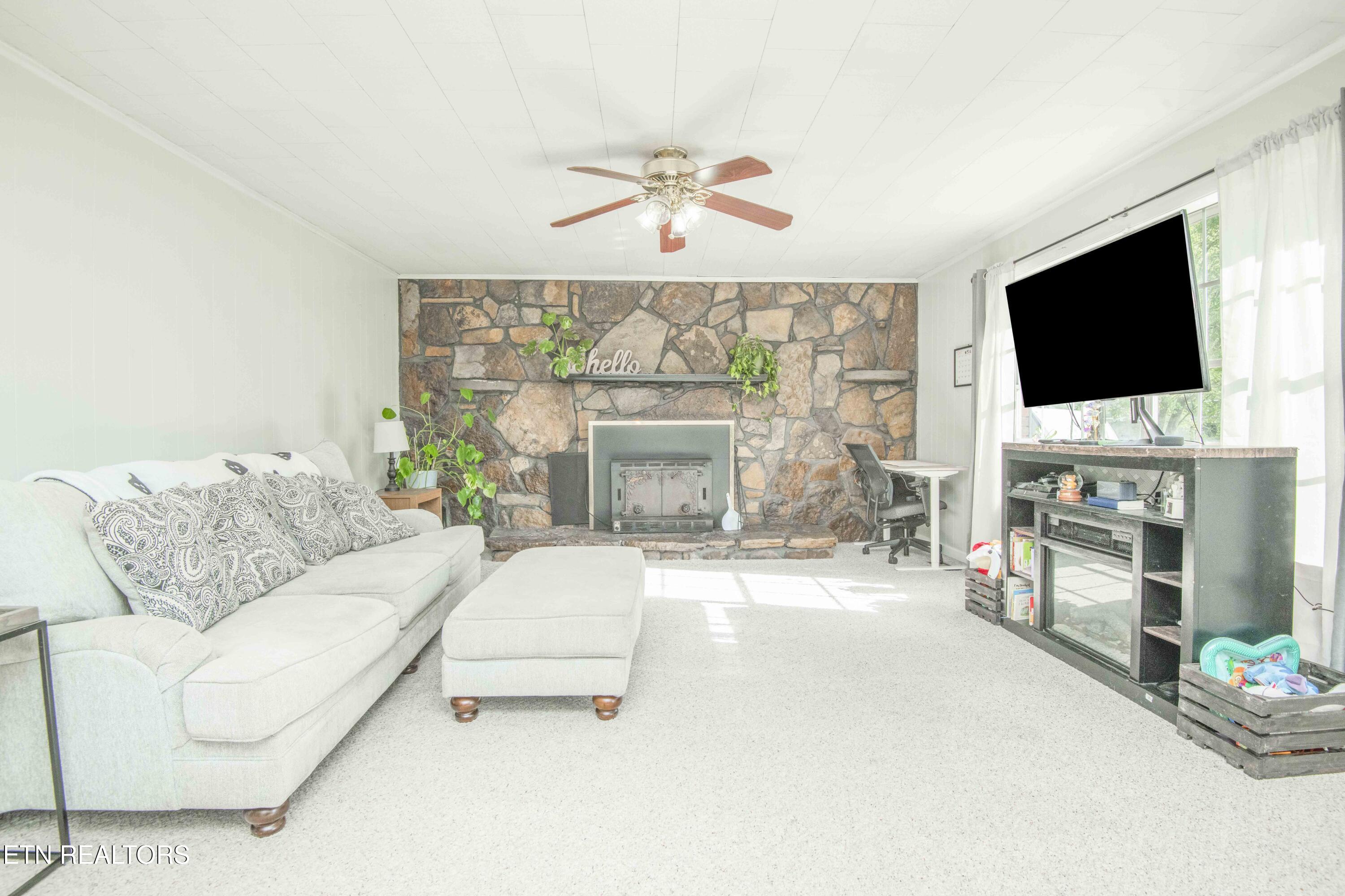 624 Baumgartner Road Harriman TN 37748