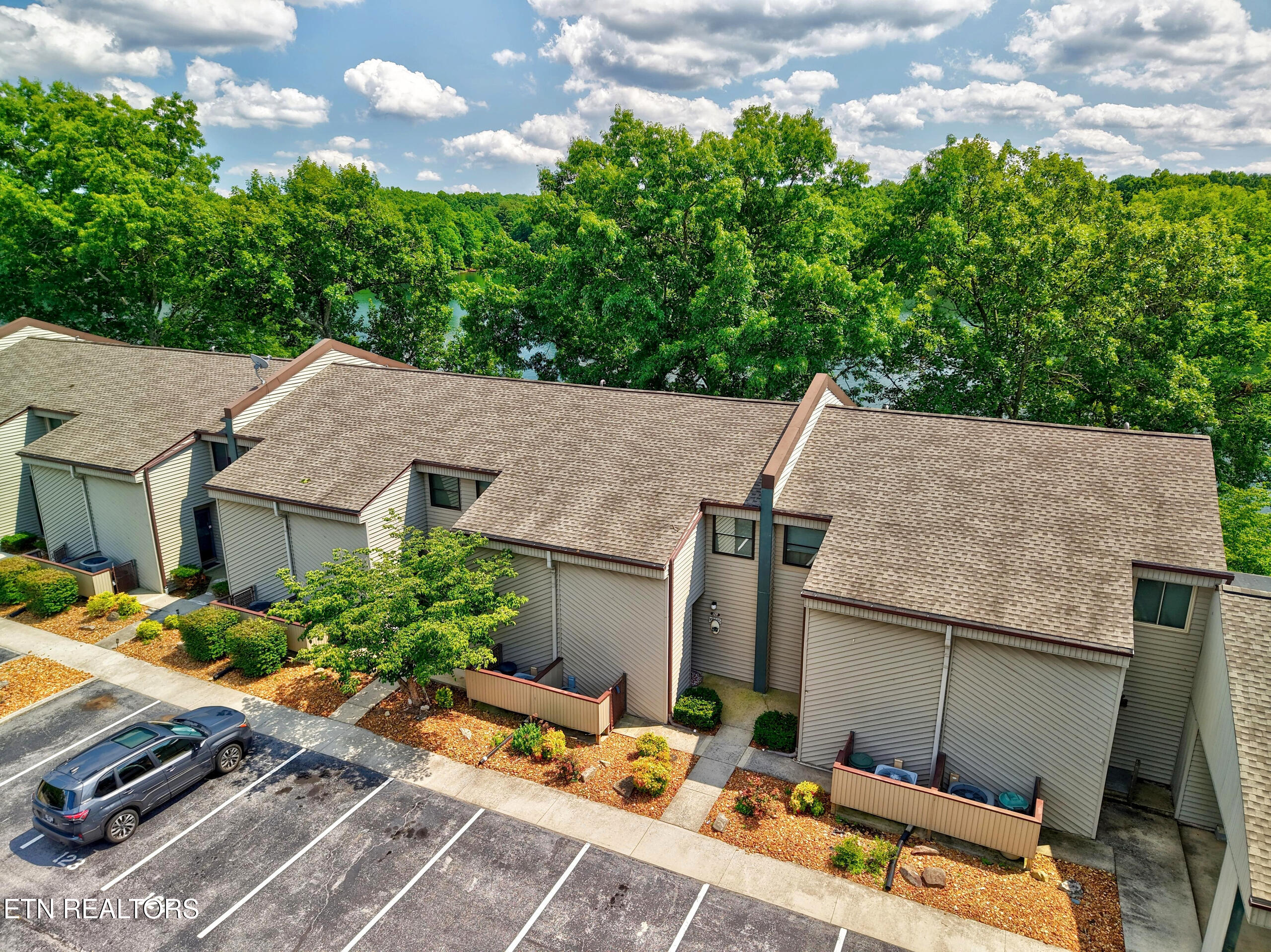 64 Lakeshore Circle Crossville TN 38558