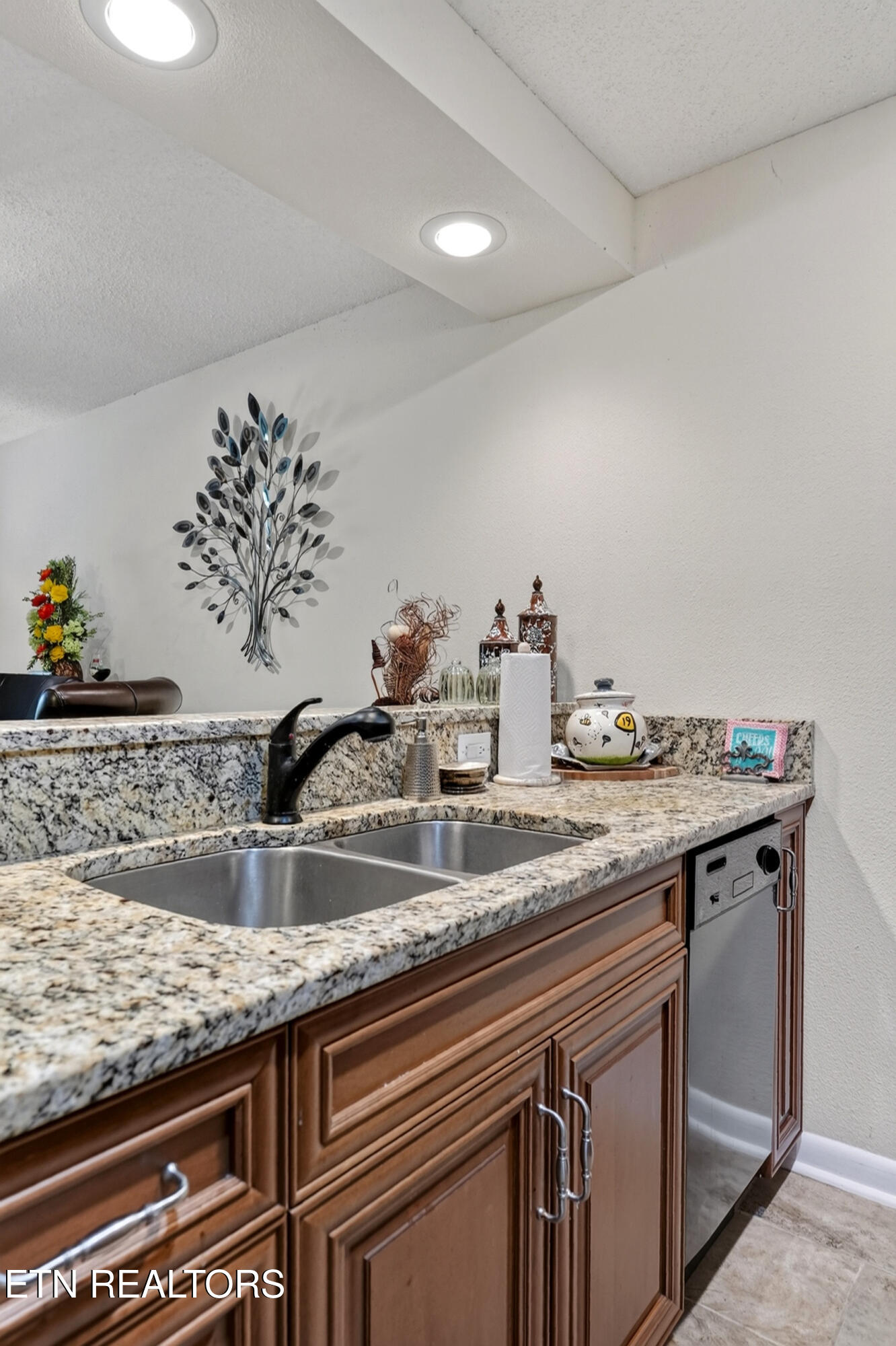 64 Lakeshore Circle Crossville TN 38558